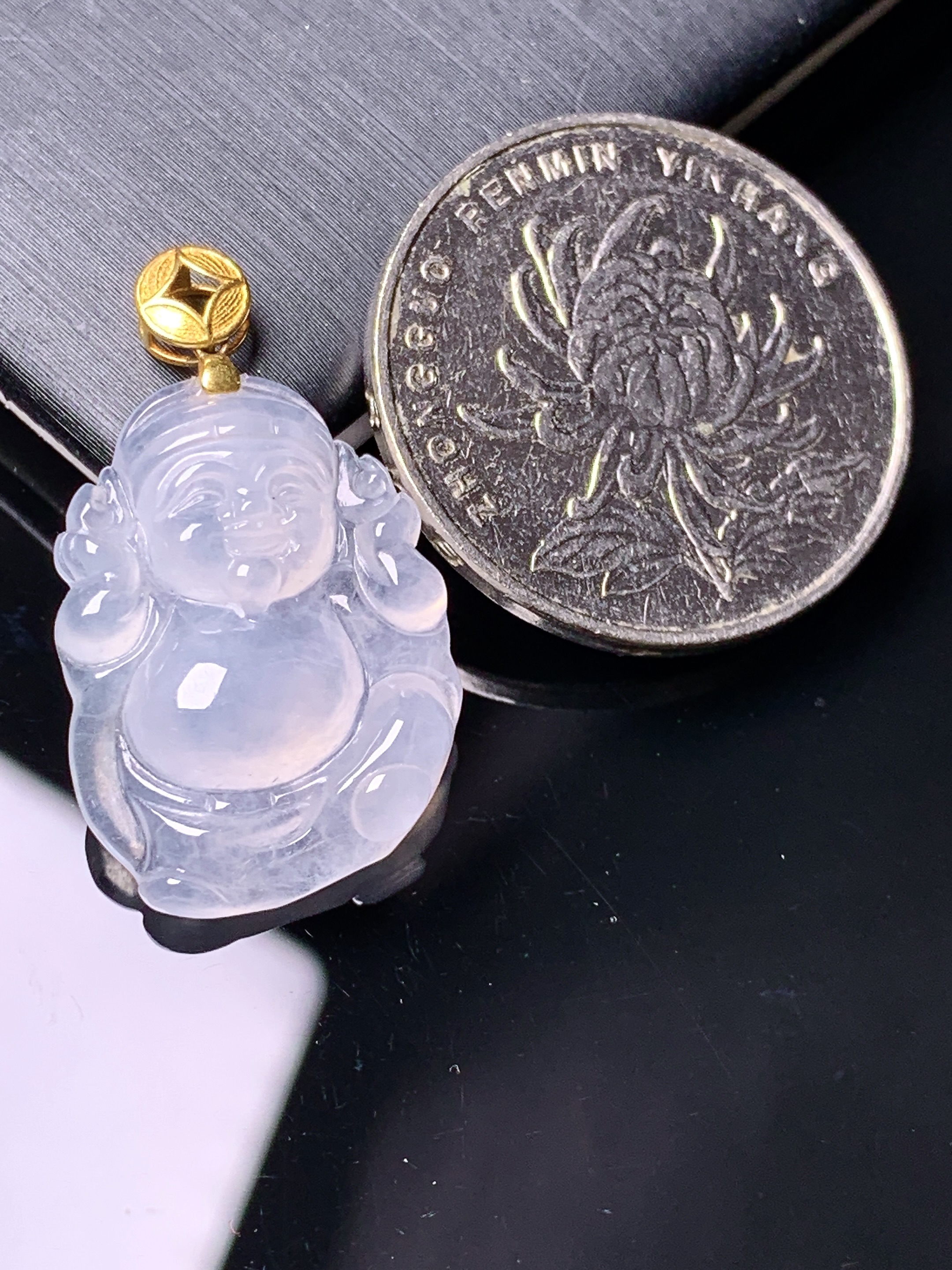 18k金镶嵌冰种财神吊坠 玉质细腻 色泽艳丽清新 水润亮眼 整体尺寸28.3*16.5*4.5f4