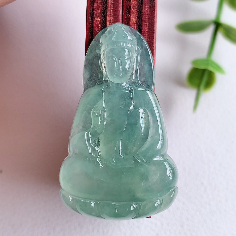 冰润精雕观音吊坠，法相端庄大气，工艺精湛，种色浓郁，细腻饱满冰润，种老水足，收藏佳品，佩戴大气  W03.2   尺寸：38-22.8-5mm