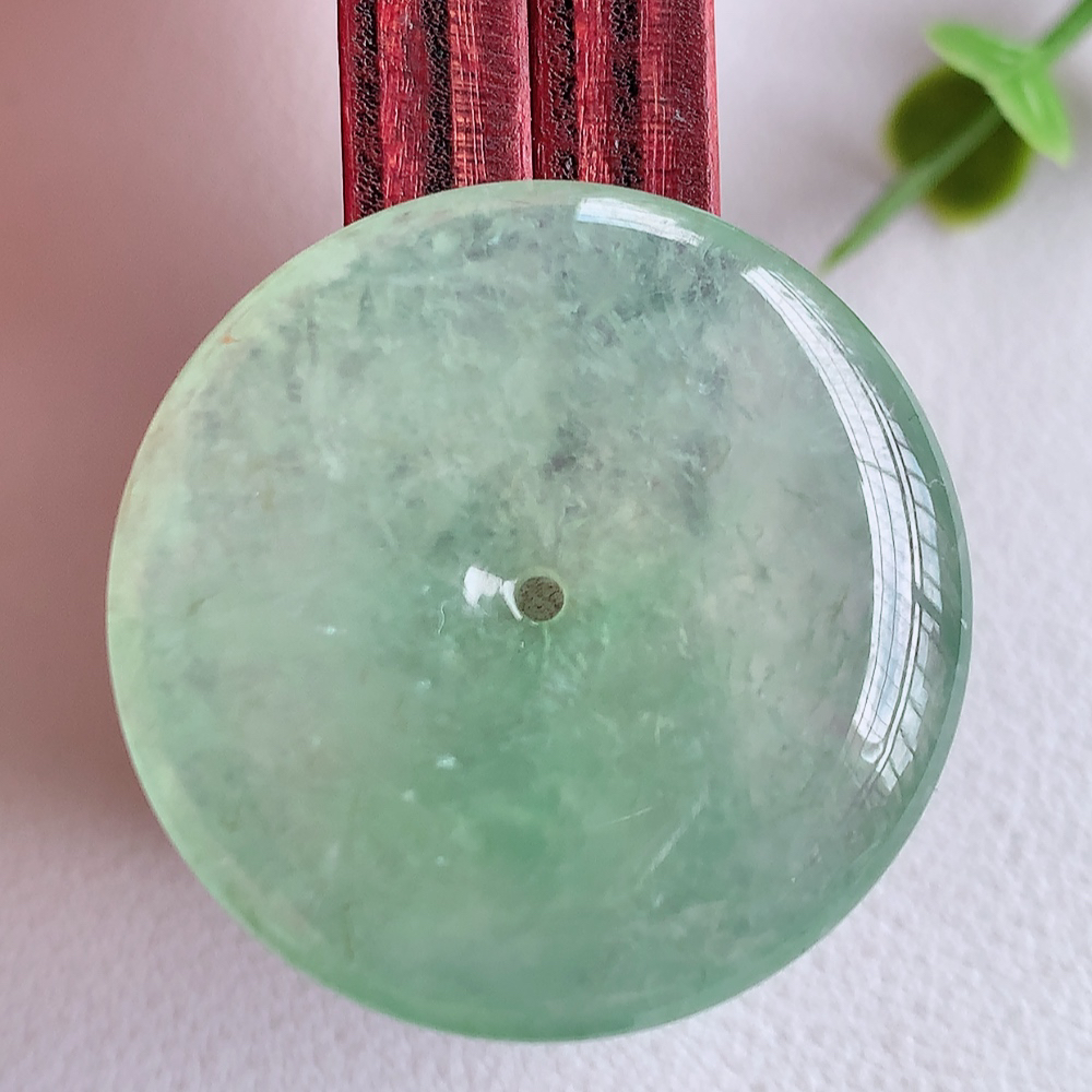 冰润平安扣吊坠，厚装饱满，冰润剔透，细腻水足，种质润泽，飘花灵动，佩戴优雅大气，W03.2   尺寸