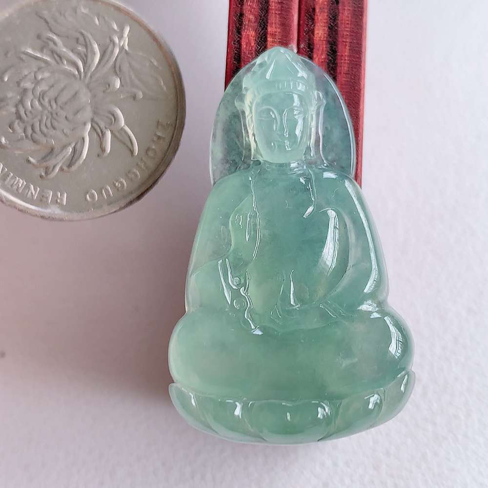 冰润精雕观音吊坠，法相端庄大气，工艺精湛，种色浓郁，细腻饱满冰润，种老水足，收藏佳品，佩戴大气  W03.2   尺寸：38-22.8-5mm