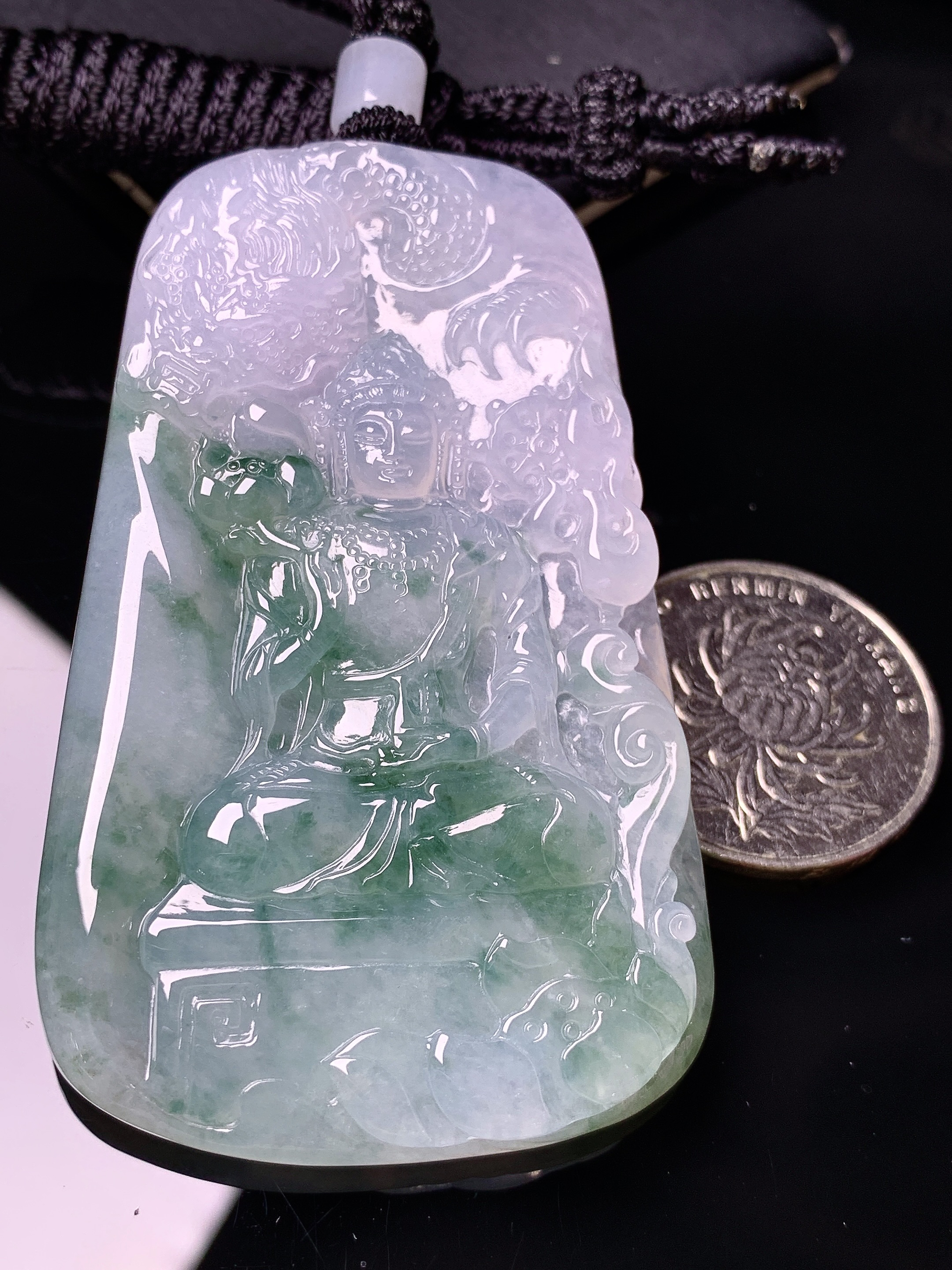 飘绿乘龙观音菩萨吊坠 玉质细腻 色泽艳丽清新 水润亮眼 整体尺寸67.6*40.8*5.8L1