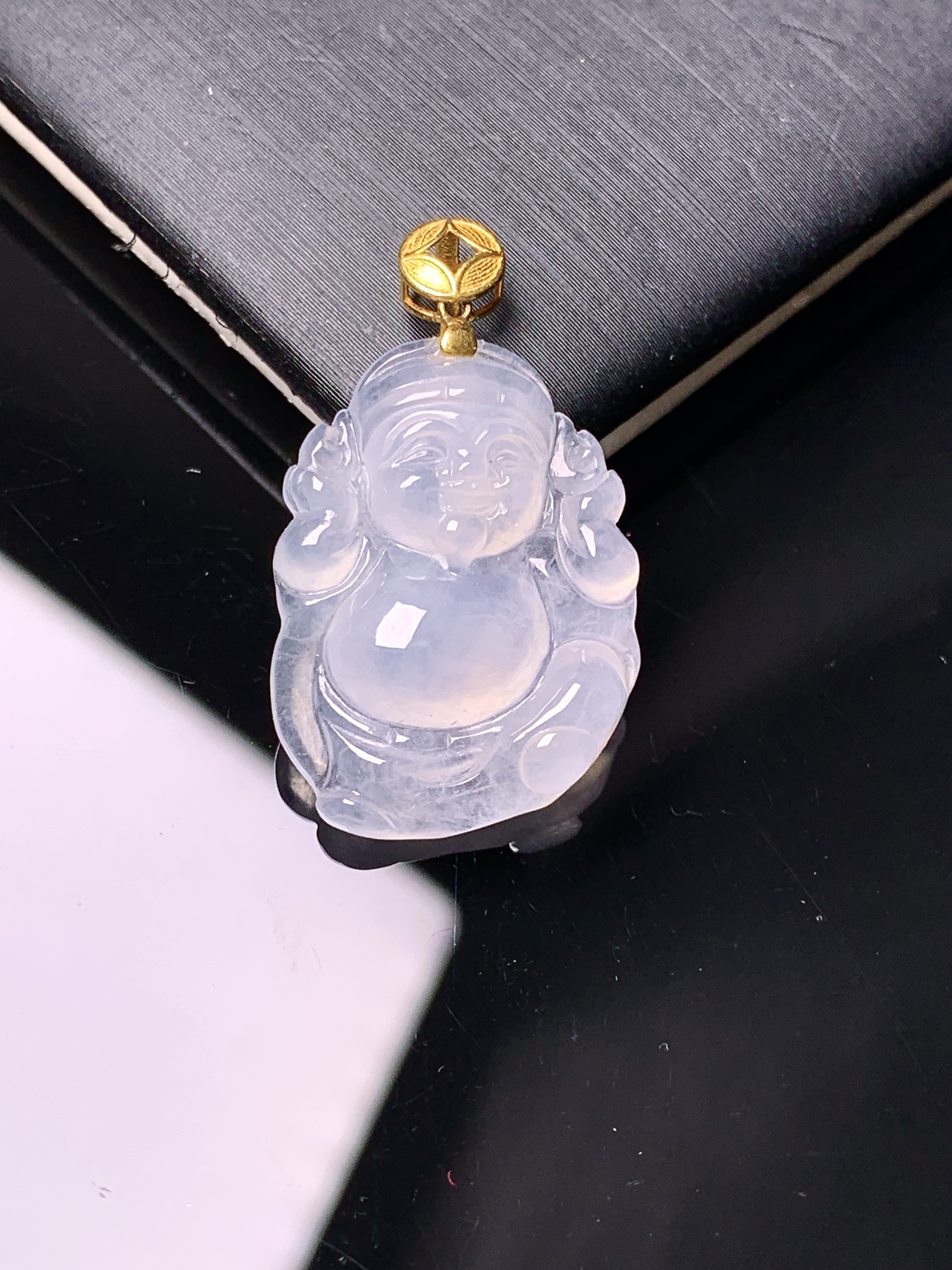18k金镶嵌冰种财神吊坠 玉质细腻 色泽艳丽清新 水润亮眼 整体尺寸28.3*16.5*4.5f4