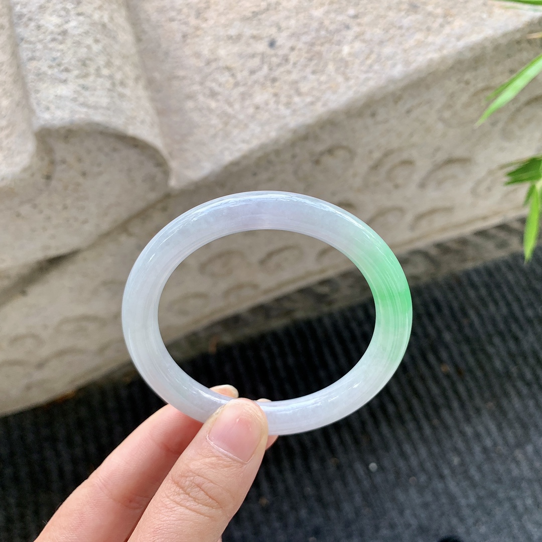圆条52 53，圈口53/8.3/8.3，编码FL072763，糯冰椿彩，种老，细腻，打灯有纹线