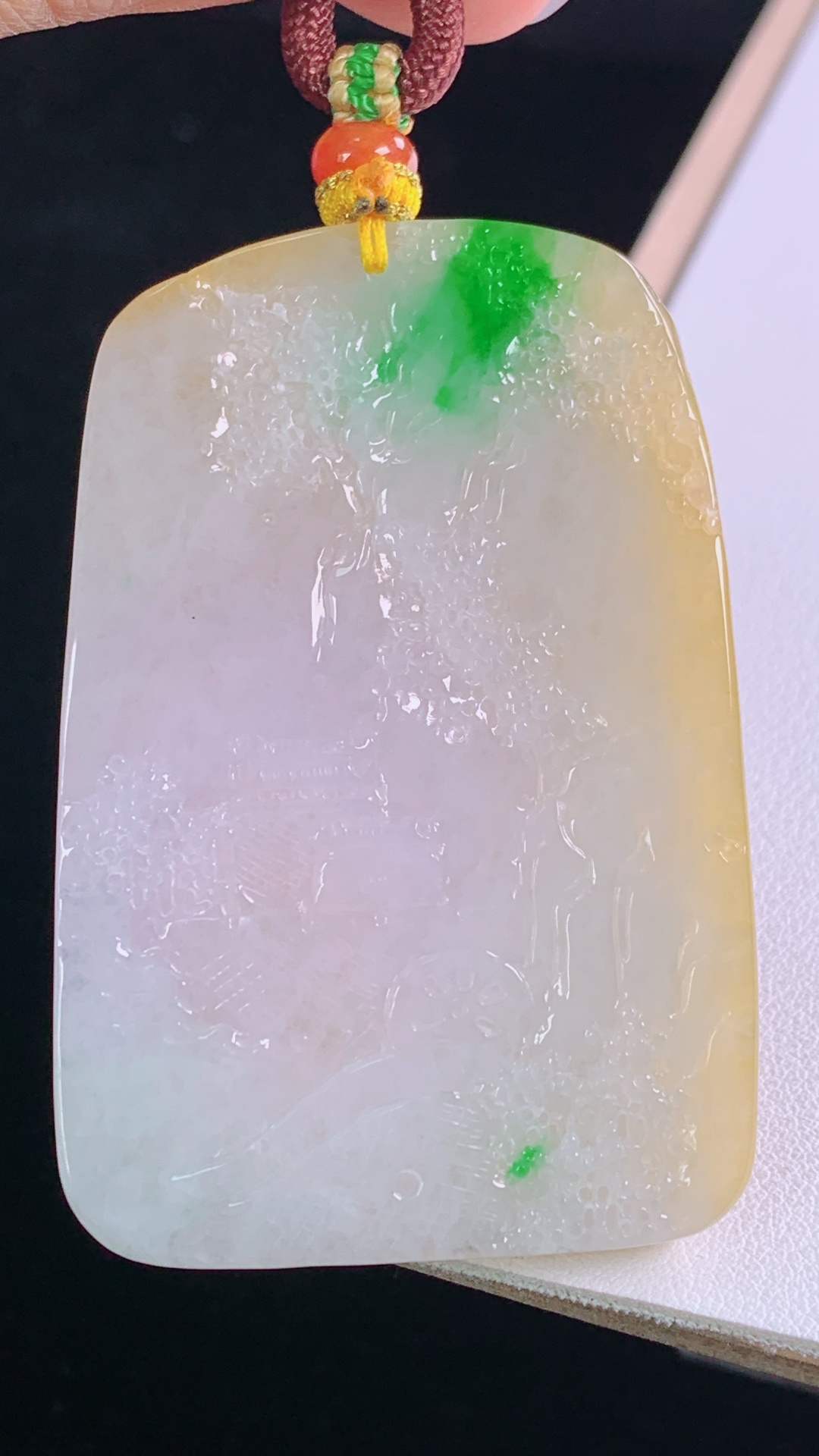 ️三彩山水佛牌，色彩丰富，雕工精湛，无裂，尺寸66.0/60.8/8.2mm，编号30