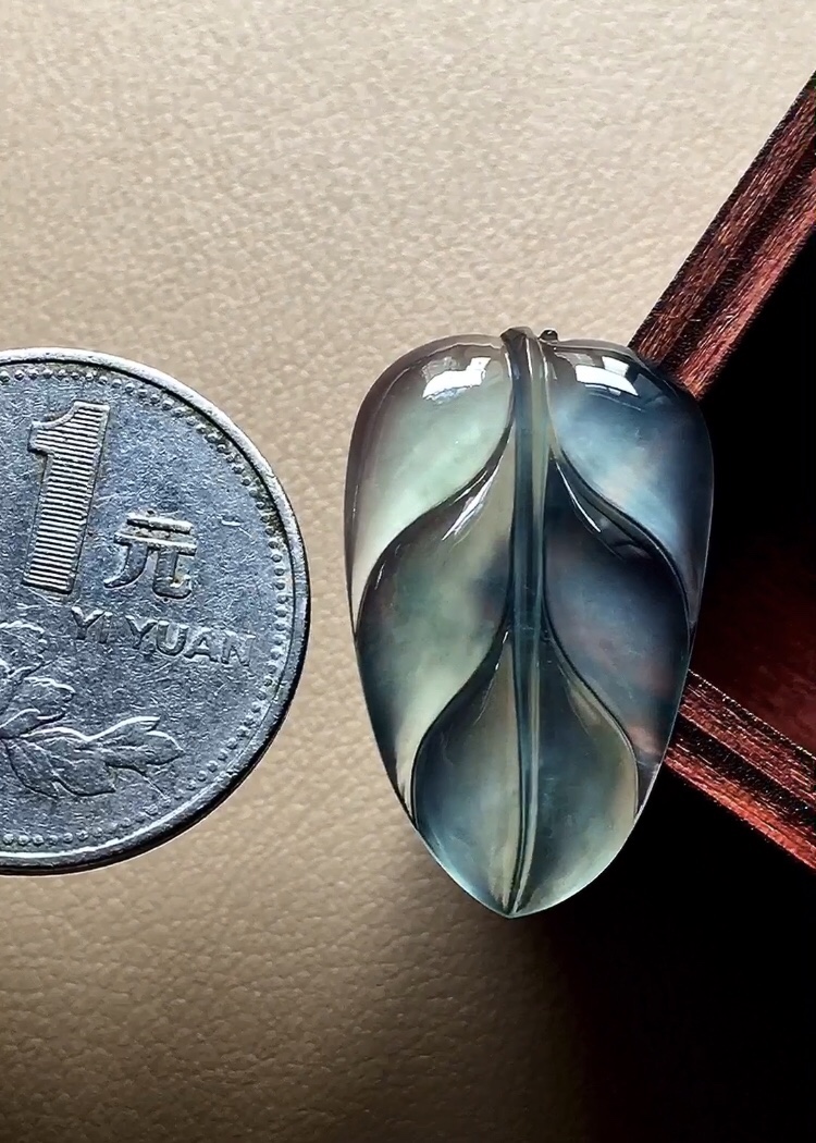 ️ 玻璃种晴水叶子，底色清新漂亮，底子冰透起光，无裂，尺寸27.8/17.5/3.6，超值