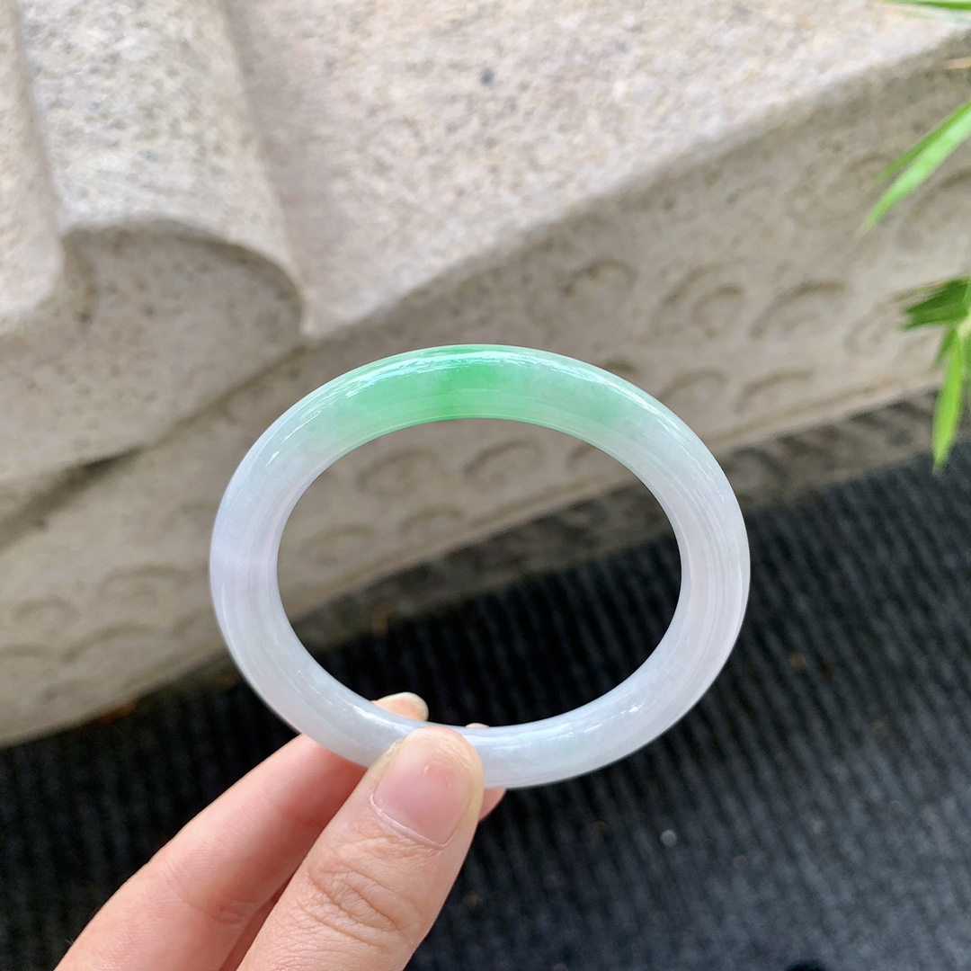 圆条52 53，圈口53/8.3/8.3，编码FL072763，糯冰椿彩，种老，细腻，打灯有纹线