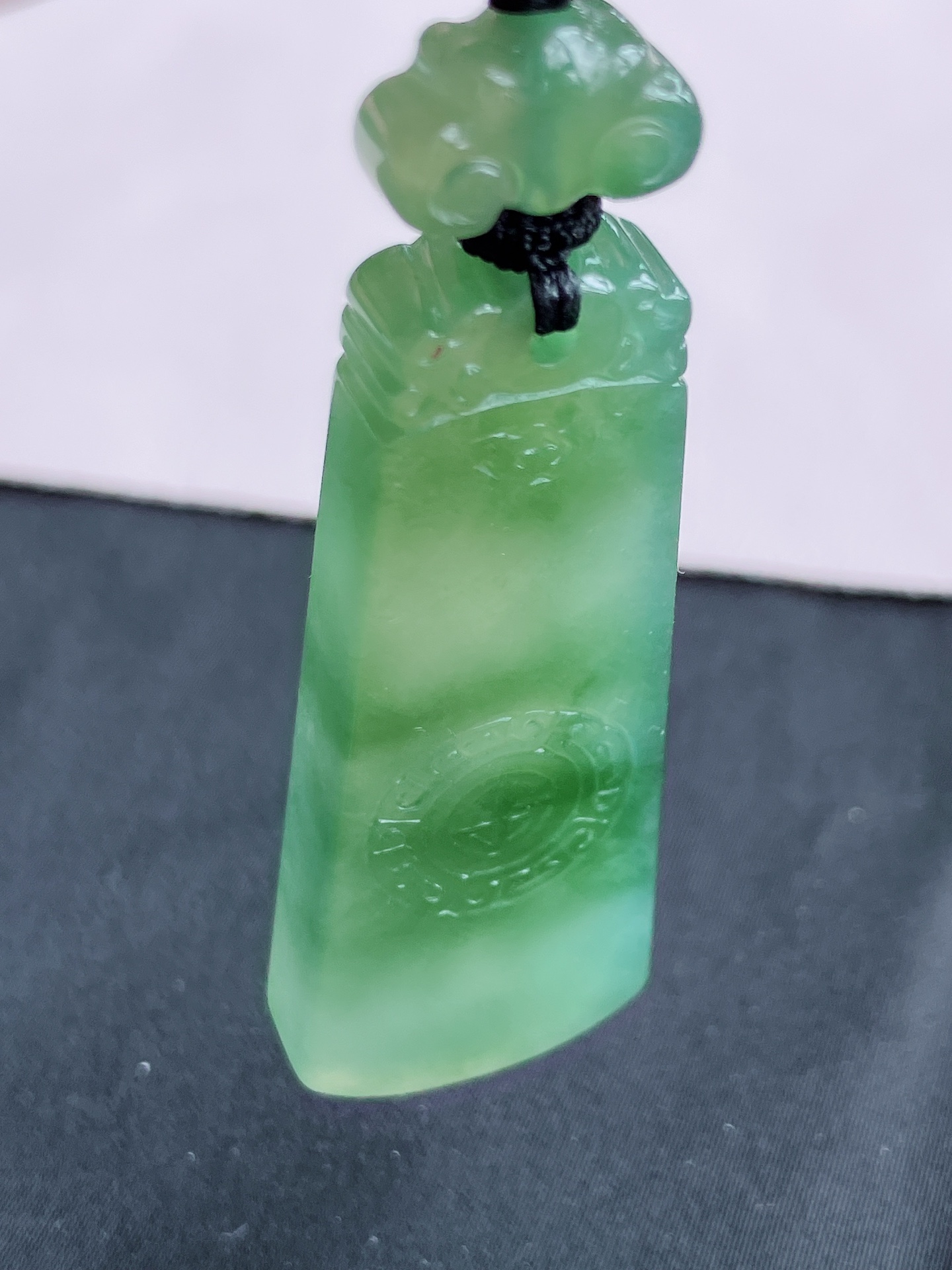 ️油绿无事牌，简约时尚，尺寸49.3/19.6/6.5，自然光实拍