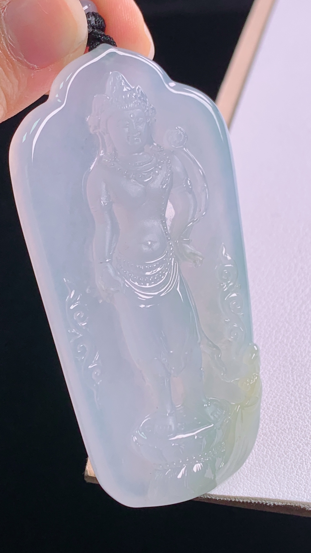 ️冰黄观音菩萨，天然黄翡，雕工精湛，无裂，尺寸81.3/73.3/9.4mm，编号2
