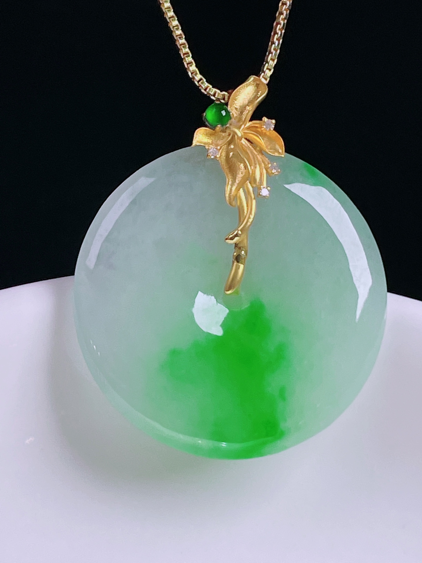 ️阳绿平安扣，老种起光，细底通透，尺寸：32/26.6/4.2mm，0504