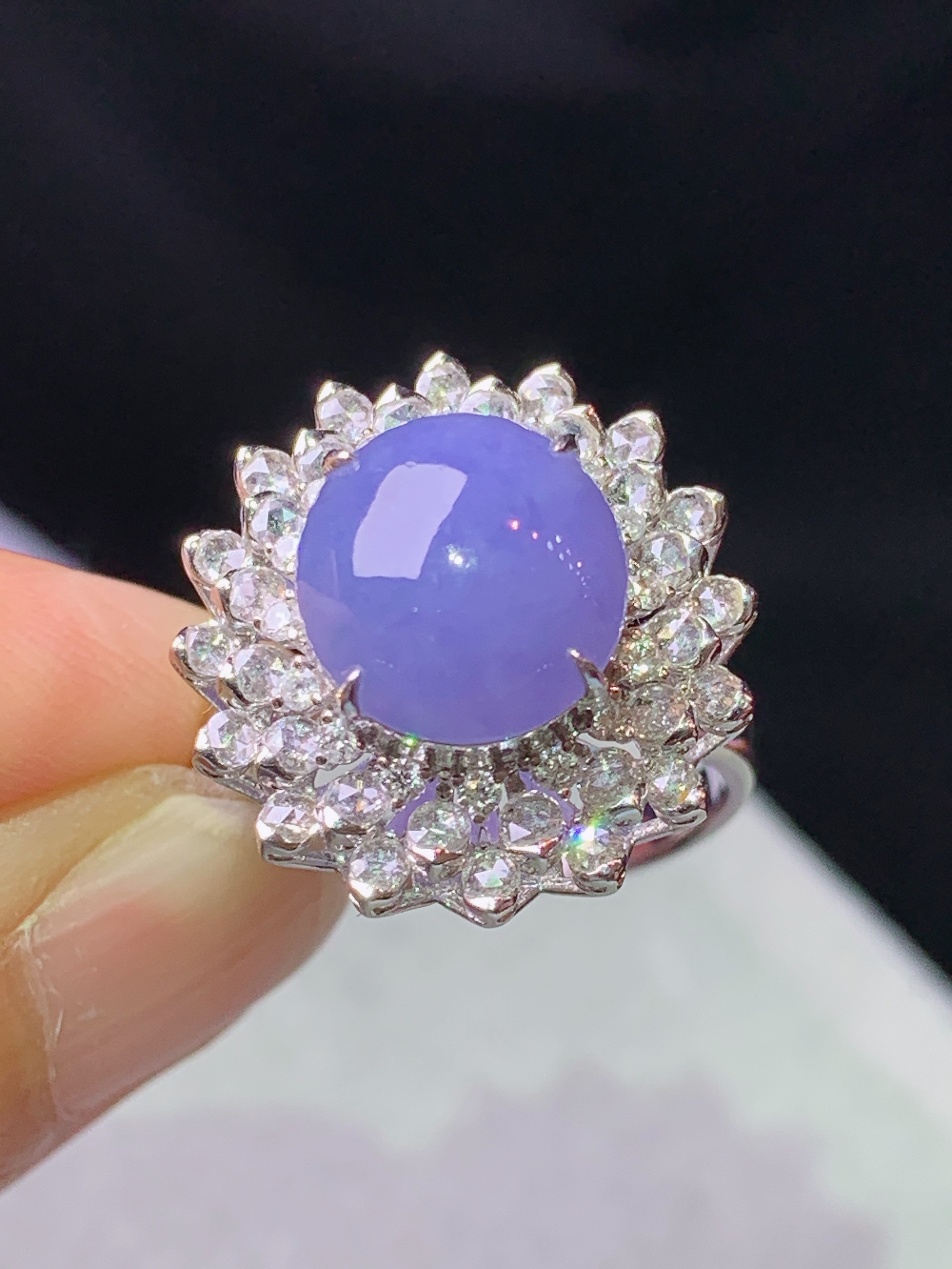 18k金钻镶嵌紫罗兰蛋面戒指 玉质细腻 色泽艳丽清新 水润亮眼 圈口14 整体尺寸18.5*12.8 t1