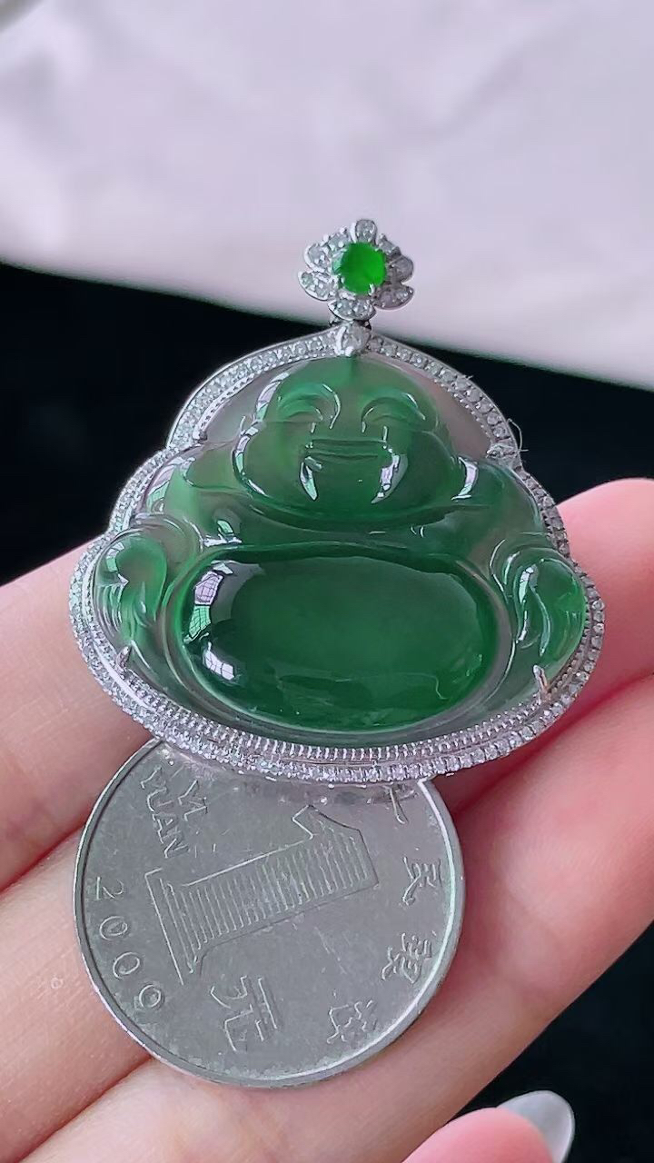 【翡翠名称】18K金镶冰蓝水佛公吊坠
【翡翠尺寸】含金38.6/33.8/9mm
【翡翠描述】宝贝种老水足，玉质细腻，色泽靓丽，性价比高，佩戴效果好！
【其它赠送】权威证书/精美挂绳盒子/支持全国复检