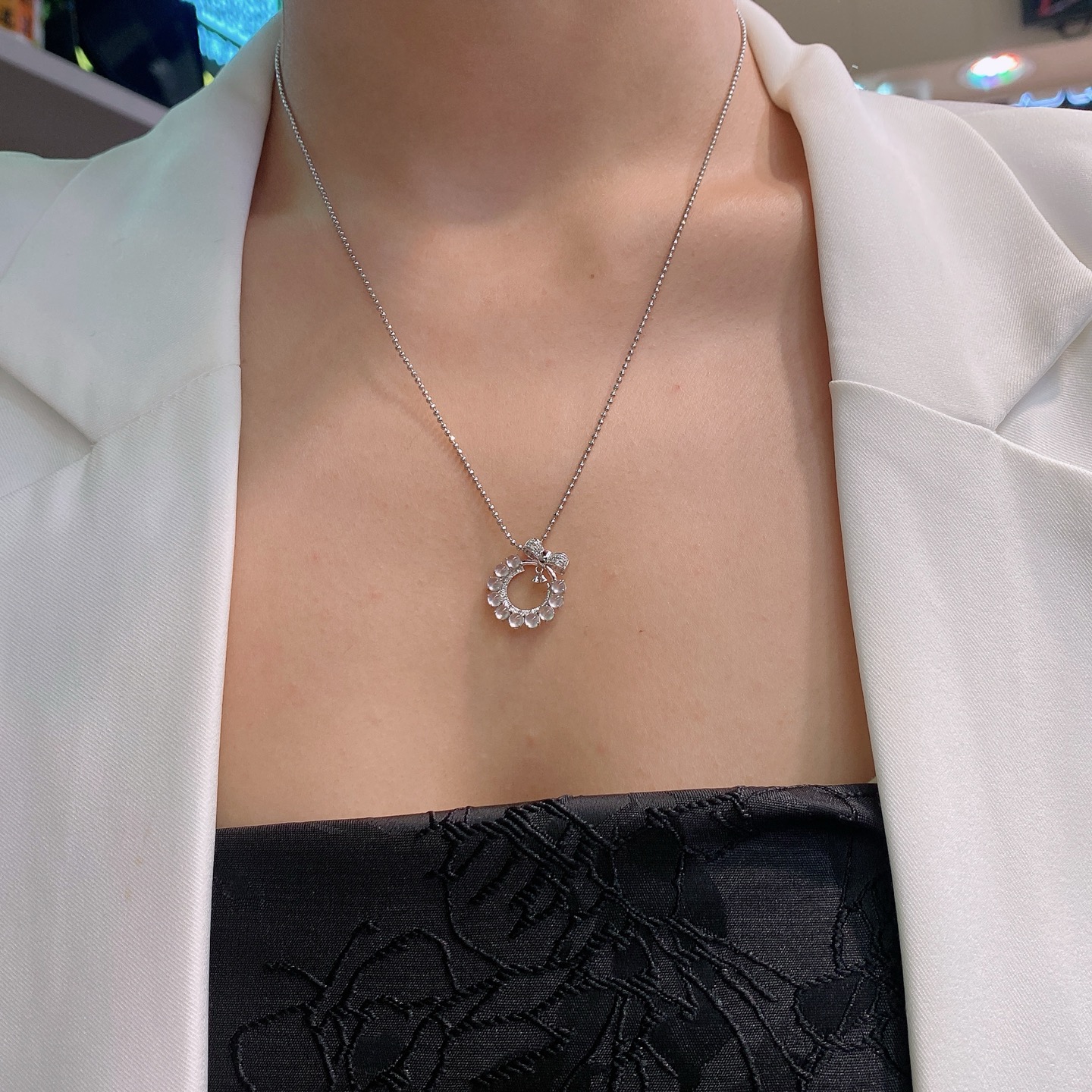 在逃公主翡翠项链，满满少女心的翡翠项链，甜美可爱又精致～～很难不心动啊18k金镶嵌，精致又，尺寸16.6/14.9/3.5