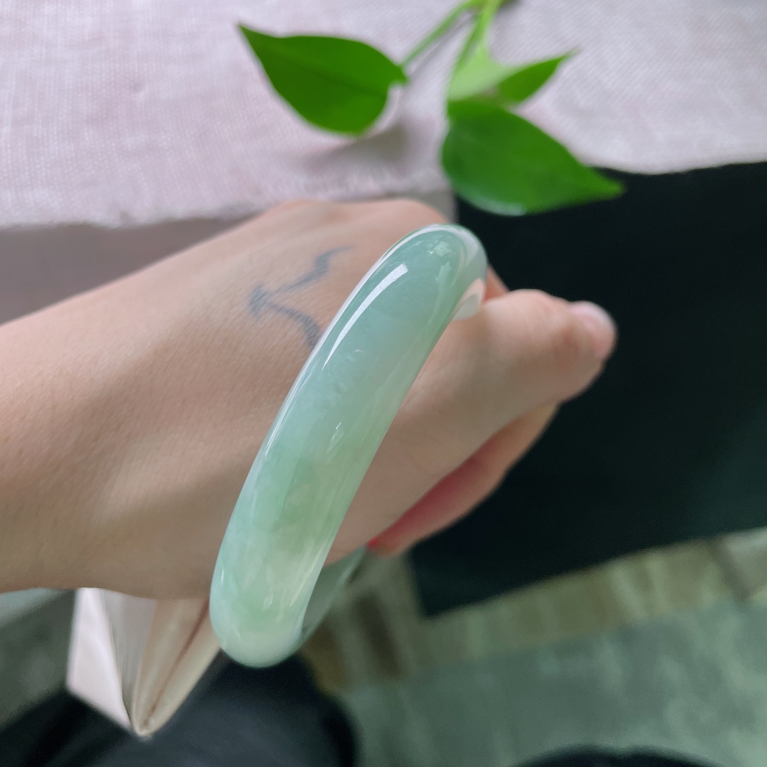 52.4/11.6/7.7，绿底正圈，飘花，水润，肉质细腻干净，沉稳内敛，皮纹，ss52711a