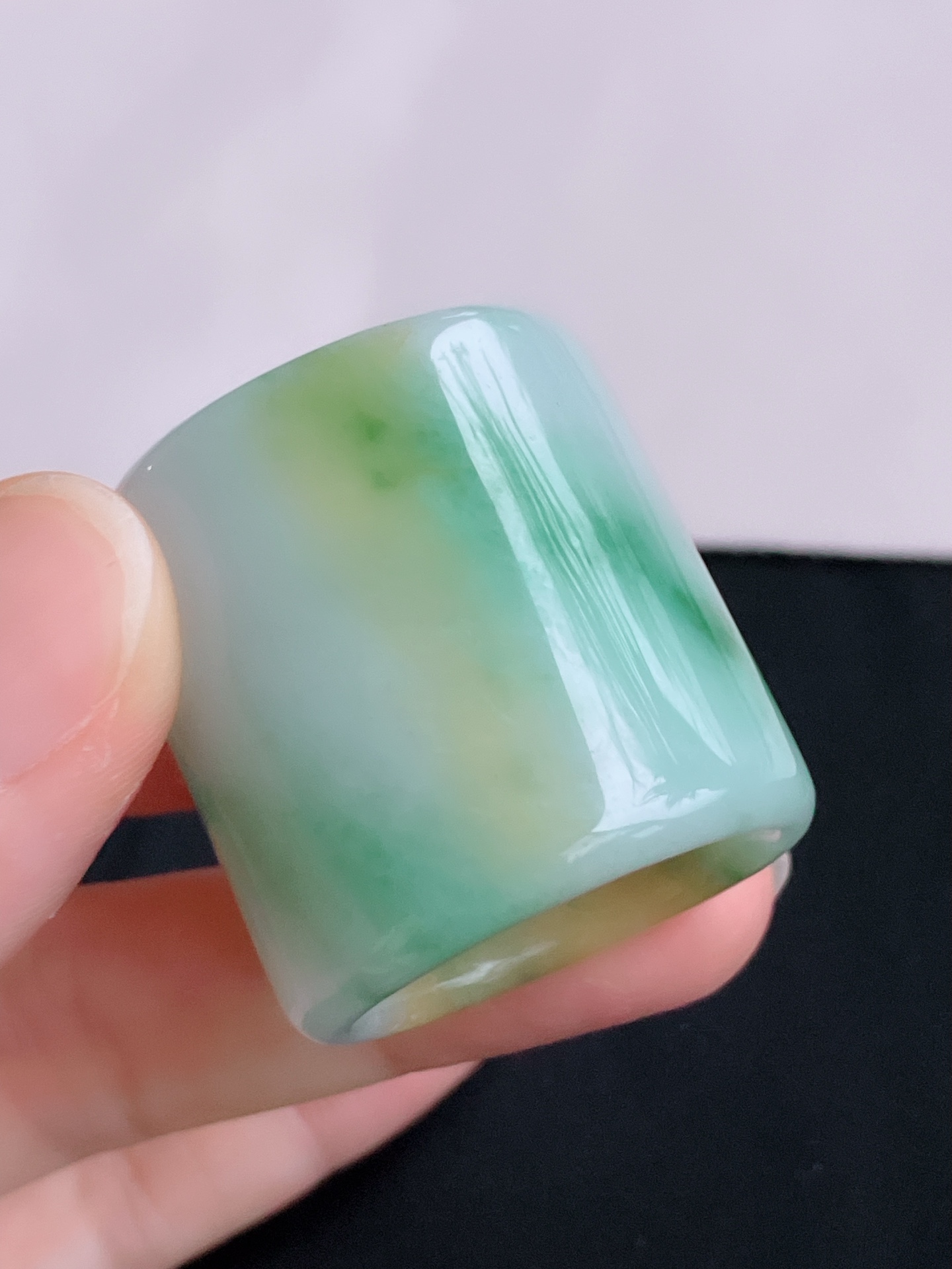 ️，三彩大扳指，细腻特色，尺寸22.6/31.6/3.8，自然光实拍