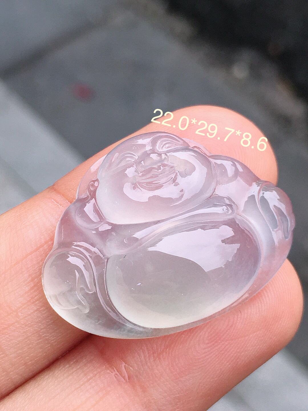 冰种佛公吊坠，玉质细腻，荧光感超
强，饱满圆润，尽显优雅气质