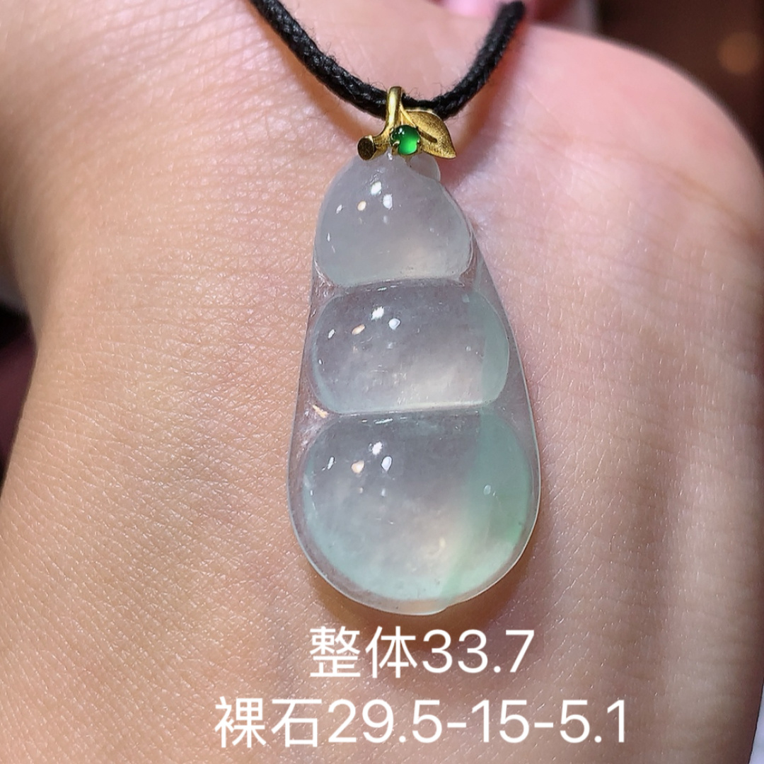 冰飘花福豆吊坠，底子细腻莹润，冰润起胶，佩戴简单气质，货号34424，29.5/15/5.1
