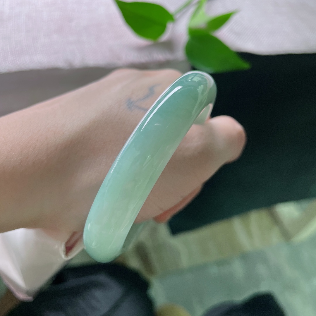 56/12.1/8.1绿底正圈，水润细腻，清雅苑苑，温婉，无裂，ss49007a