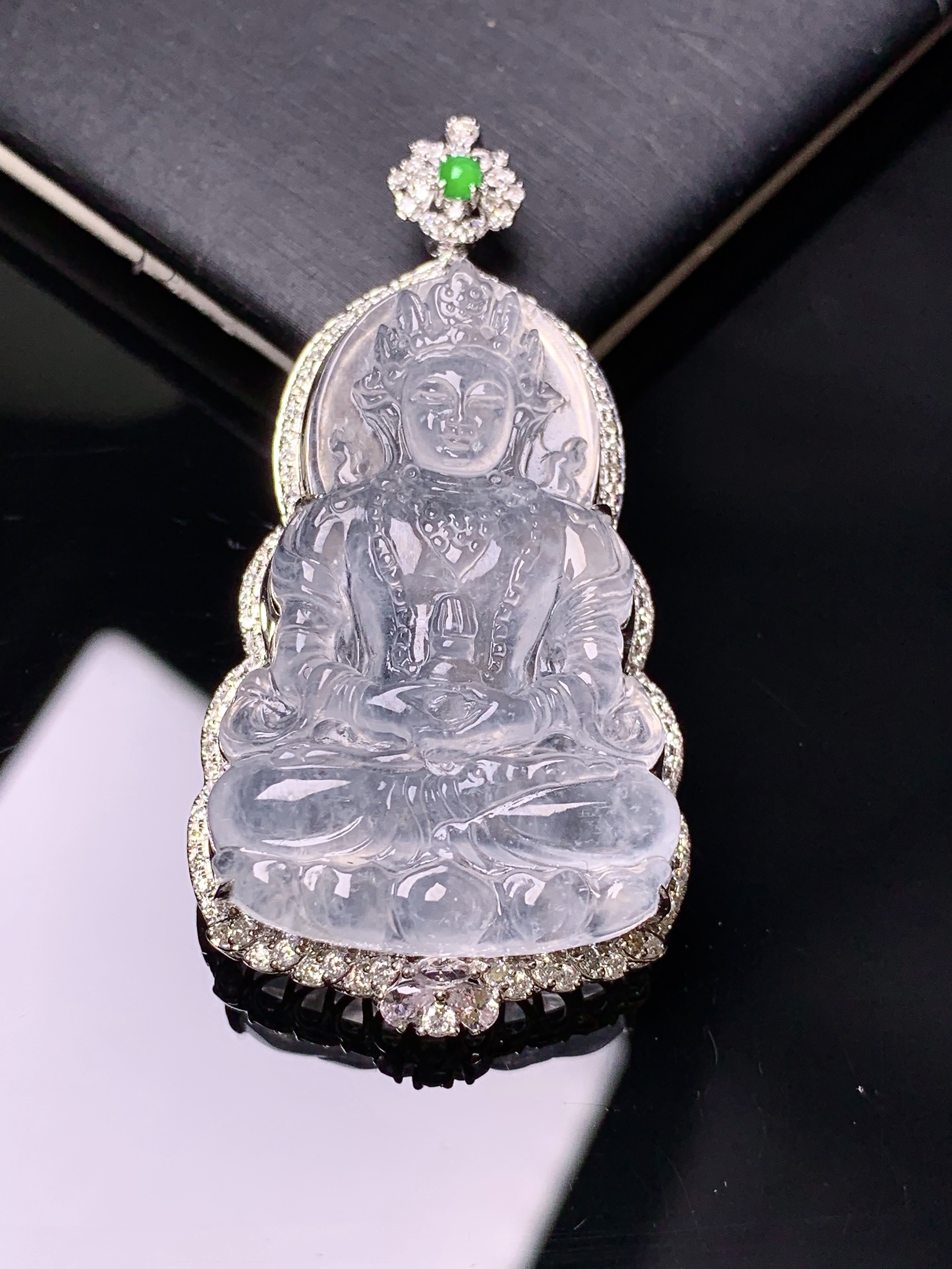 18k金钻镶嵌冰种度母观音菩萨吊坠 玉质细腻 色泽艳丽清新 水润亮眼 整体尺寸49.8*24.5*9.2 t1