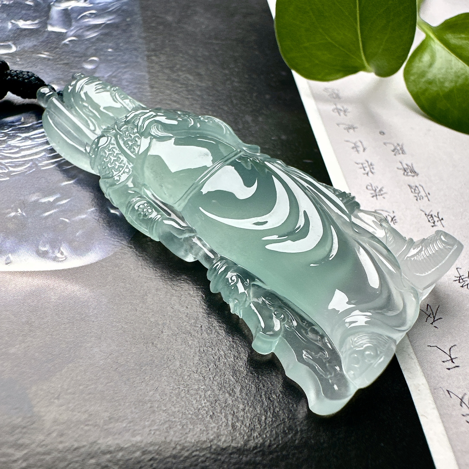 【玻璃种天空蓝关公】武财神，冰感动人，通透闪耀，光可鉴人，佳品推荐。