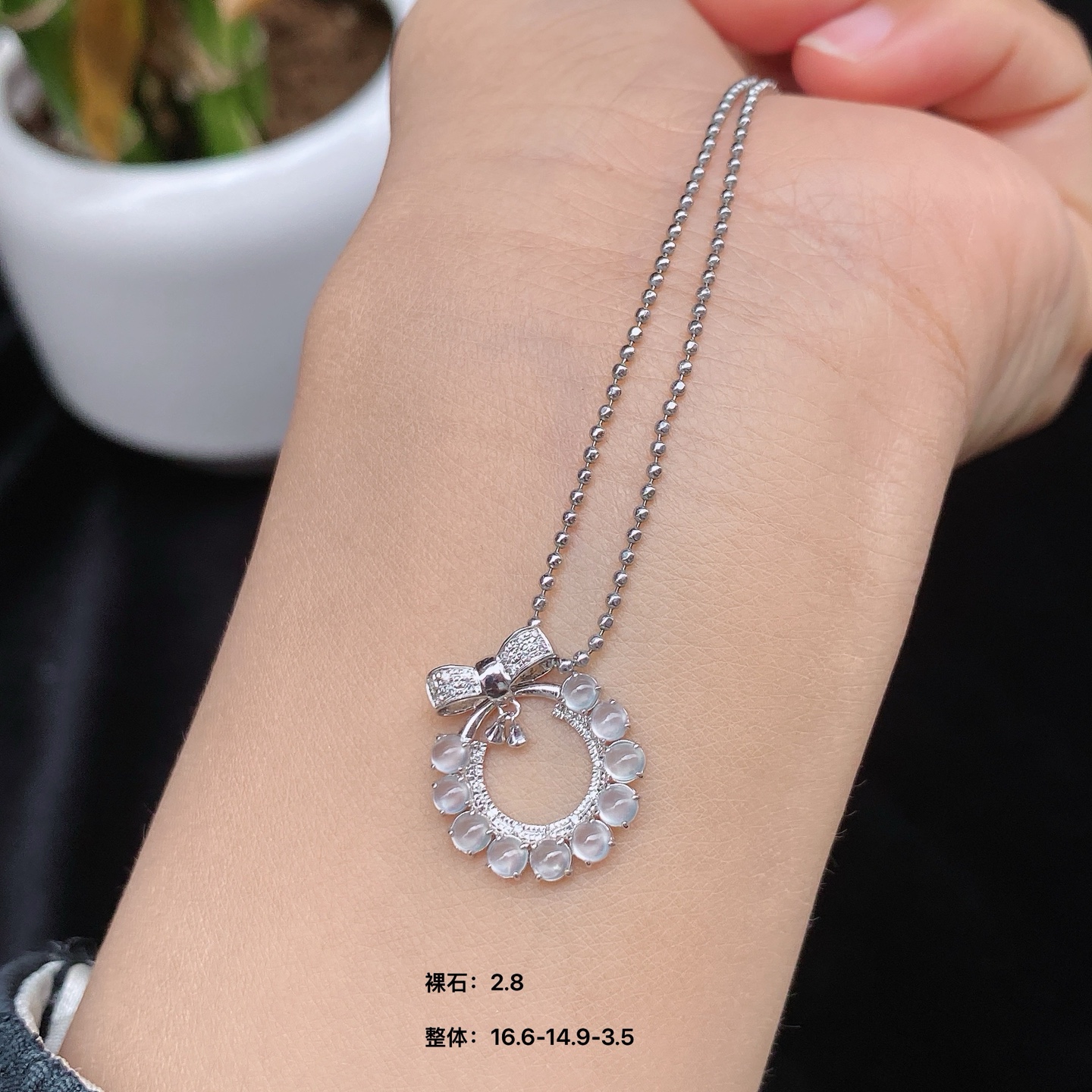 在逃公主翡翠项链，满满少女心的翡翠项链，甜美可爱又精致～～很难不心动啊18k金镶嵌，精致又，尺寸16