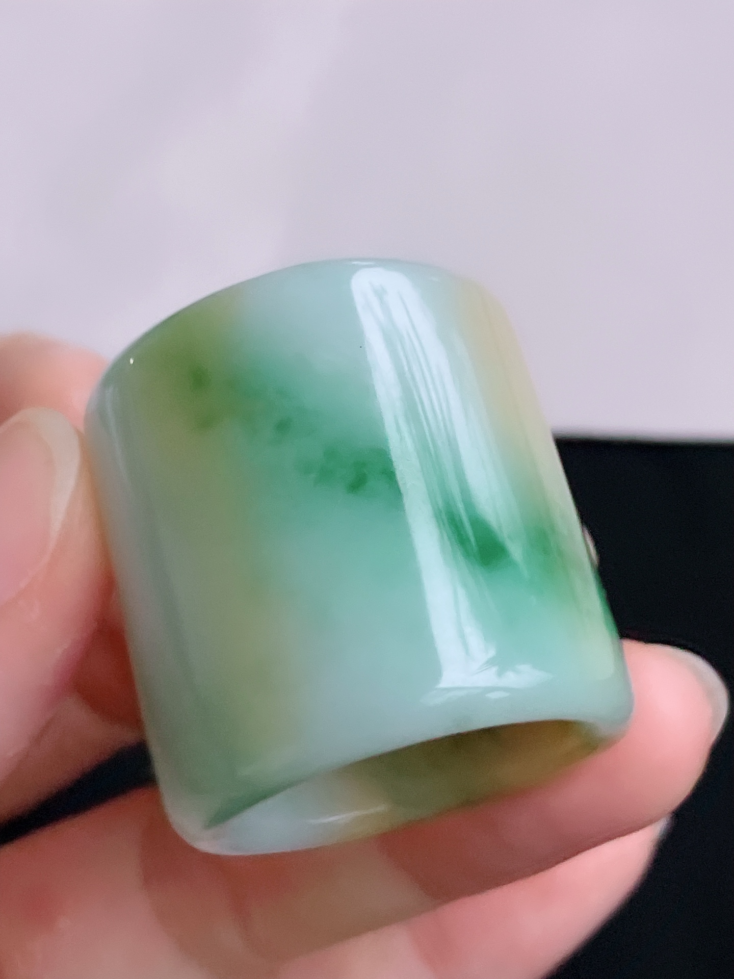 ️，三彩大扳指，细腻特色，尺寸22.6/31.6/3.8，自然光实拍