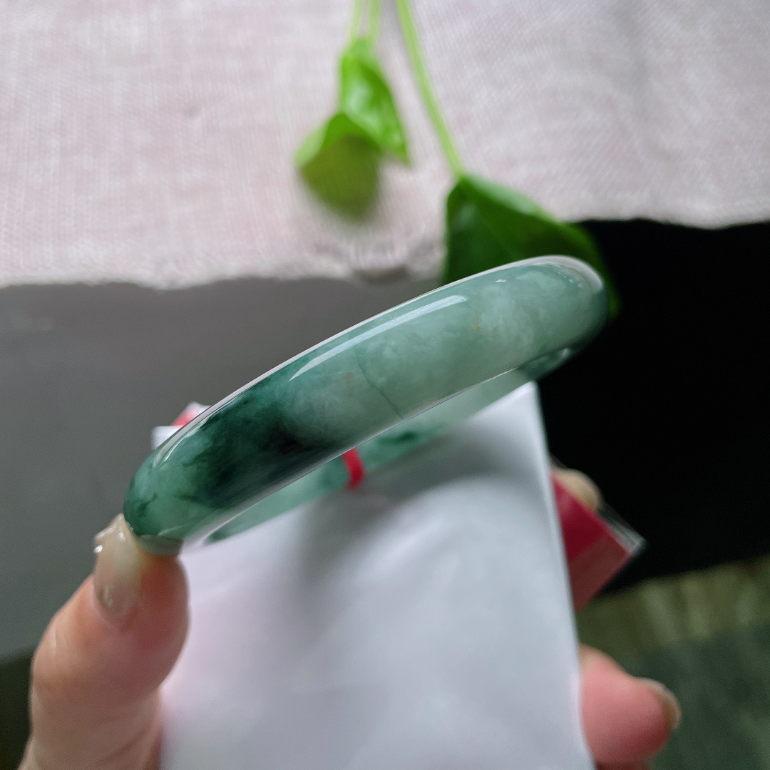 57.3/11.7/8.4，飘花正圈，水润细腻，种老，温馨淑雅，如墨渲染，无裂，ss54610a