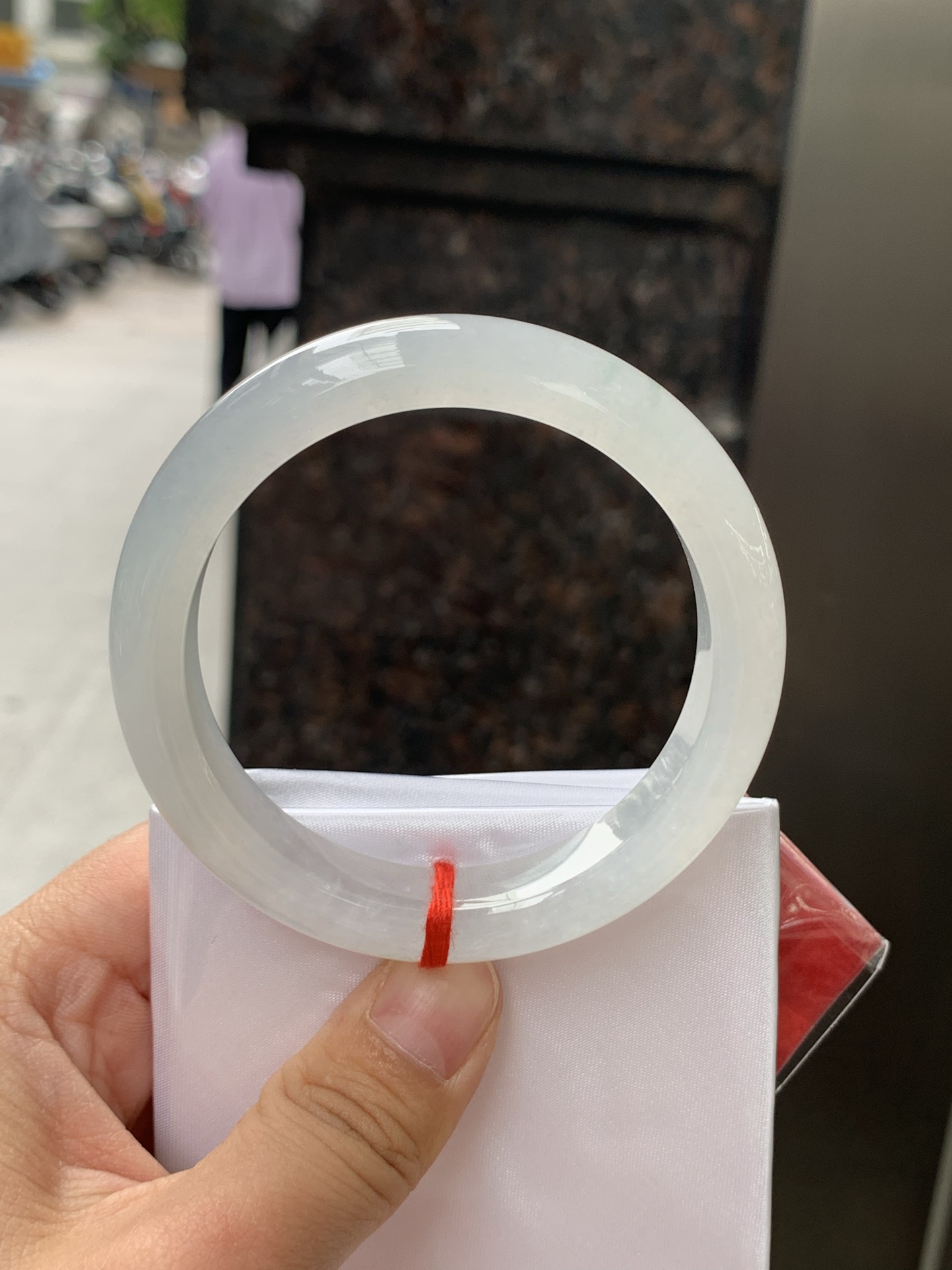 白冰飘花正圈，56-11.8-8.6，0504-N623，打灯棉线，不影响，底妆冰透，蓝花灵动飘逸，勾勒出一幅唯美诗意的山水意境画，古典优雅又秀气