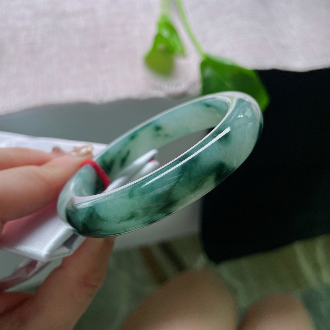 57.3/11.7/8.4，飘花正圈，水润细腻，种老，温馨淑雅，如墨渲染，无裂，ss54610a