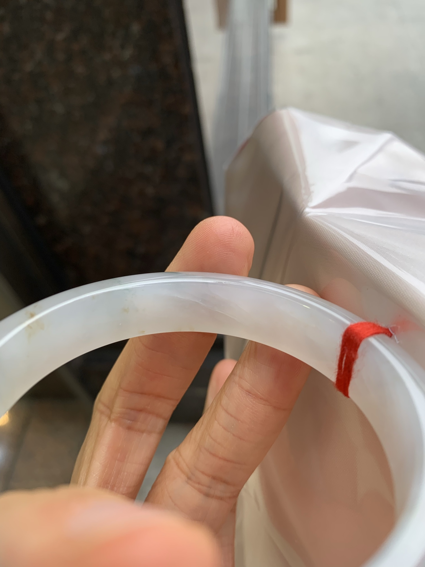 正圈冰种飘花，有纹，尺寸：58.8/12.8/9，冰润