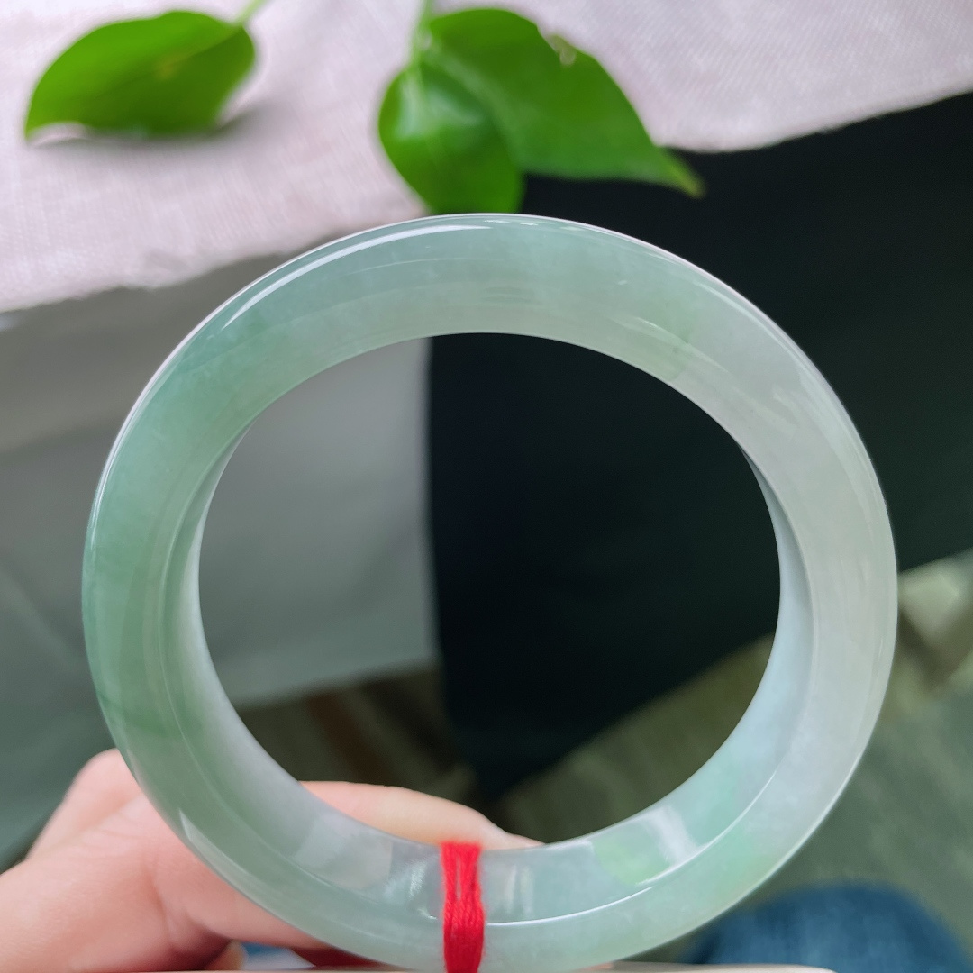 56.8/12.7/8.9，湖水蓝正圈，种老，一汪湖水清，半盏温柔心。一点皮纹，ss49782a