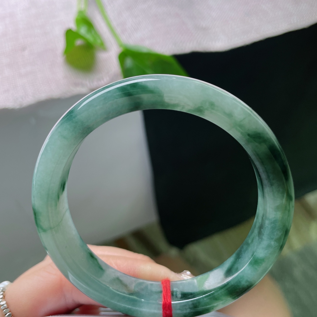 57.3/11.7/8.4，飘花正圈，水润细腻，种老，温馨淑雅，如墨渲染，无裂，ss54610a