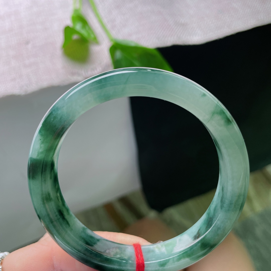 57.3/11.7/8.4，飘花正圈，水润细腻，种老，温馨淑雅，如墨渲染，无裂，ss54610a
