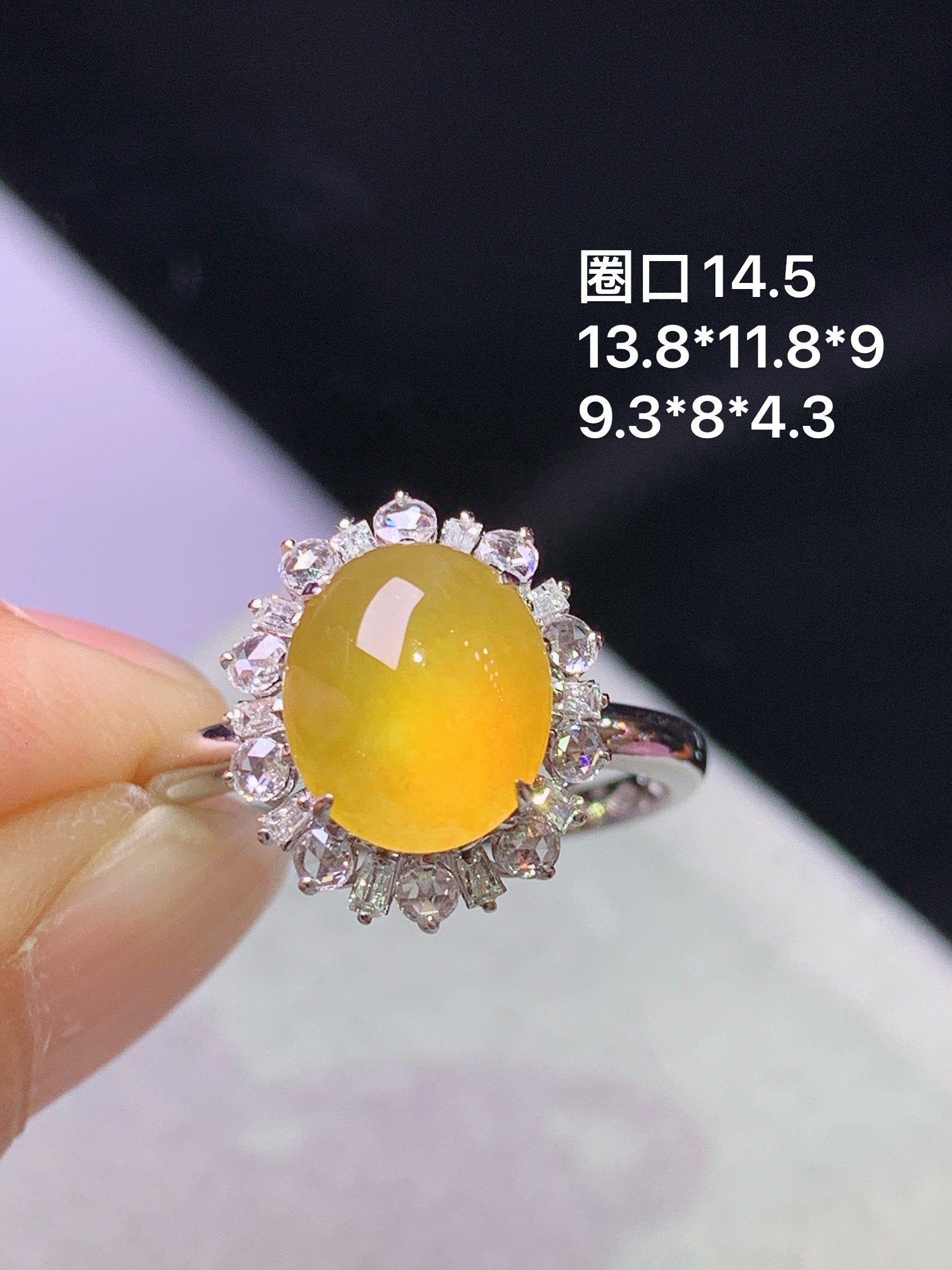 18k金钻镶嵌冰黄翡蛋面戒指 玉质细腻 色泽艳丽清新 水润亮眼 圈口14.5 整体尺寸13.8*11.8*9 m3