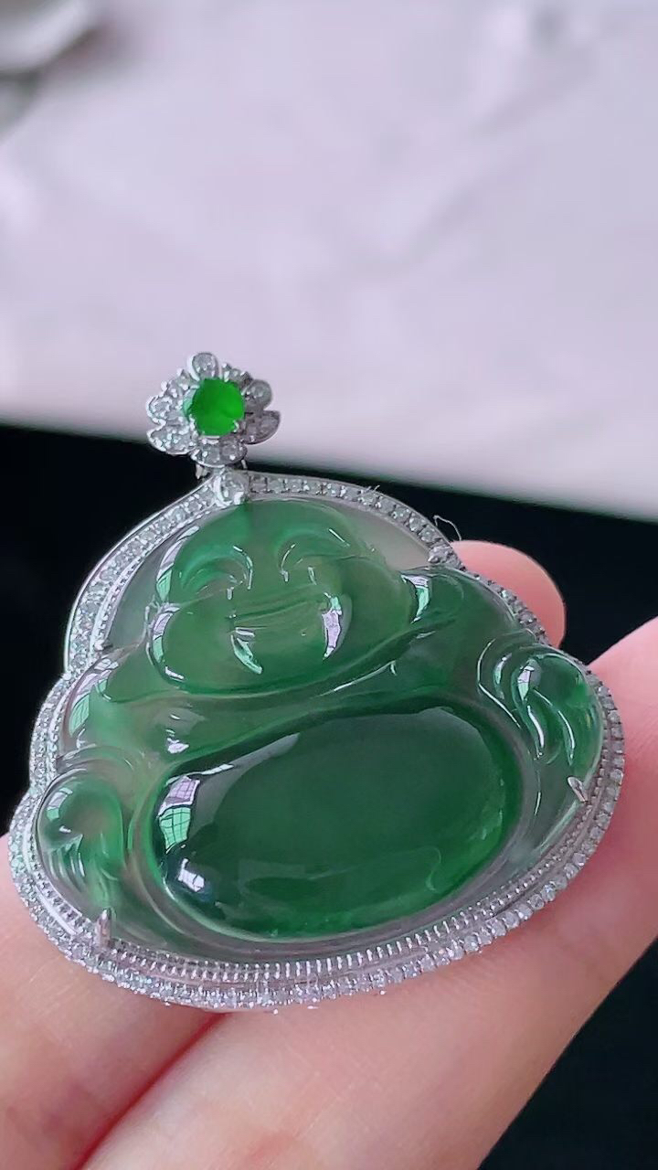 【翡翠名称】18K金镶冰蓝水佛公吊坠
【翡翠尺寸】含金38.6/33.8/9mm
【翡翠描述】宝贝种老水足，玉质细腻，色泽靓丽，性价比高，佩戴效果好！
【其它赠送】权威证书/精美挂绳盒子/支持全国复检