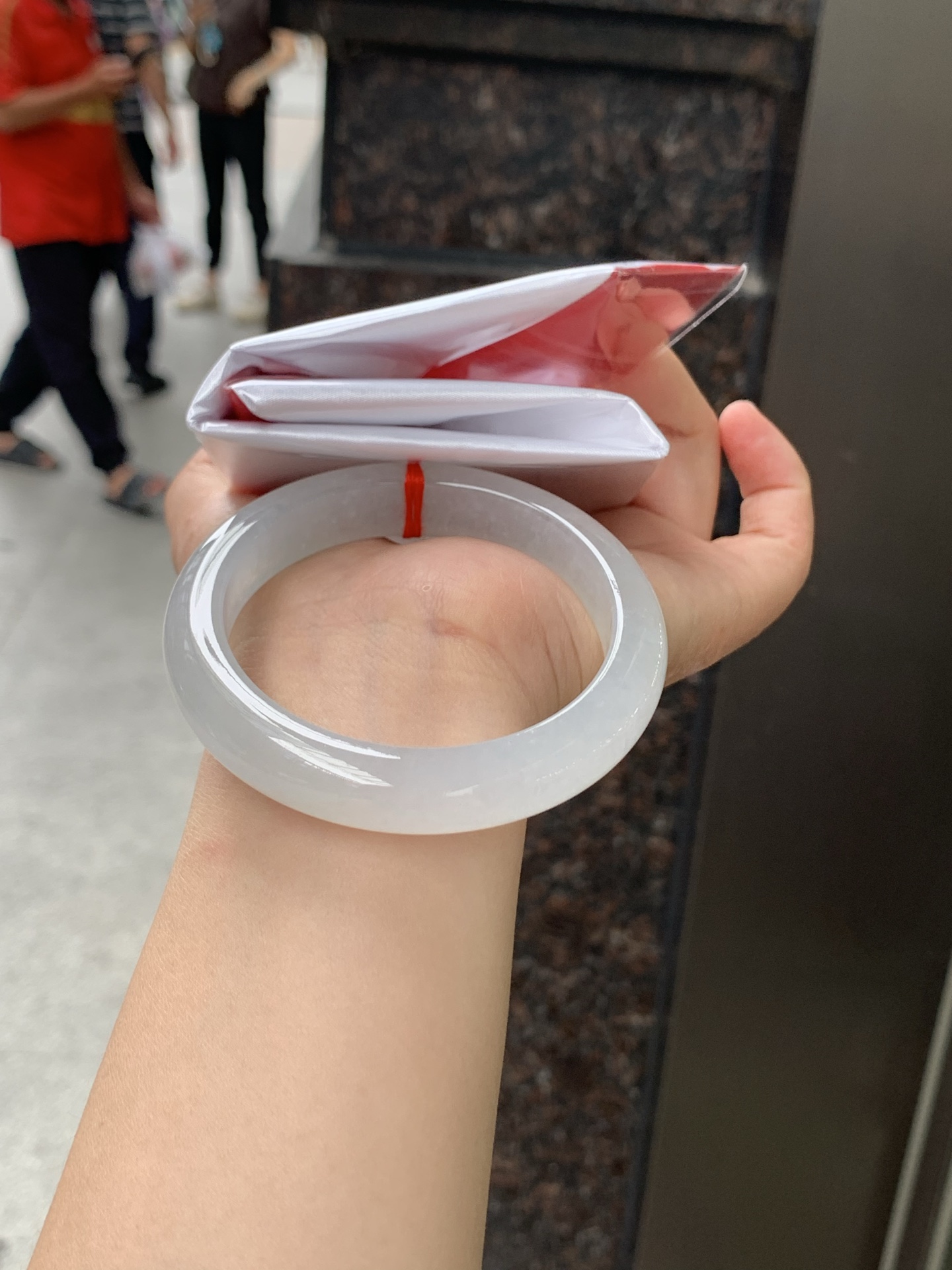 白冰飘花正圈，56-11.8-8.6，0504-N623，打灯棉线，不影响，底妆冰透，蓝花灵动飘逸，勾勒出一幅唯美诗意的山水意境画，古典优雅又秀气