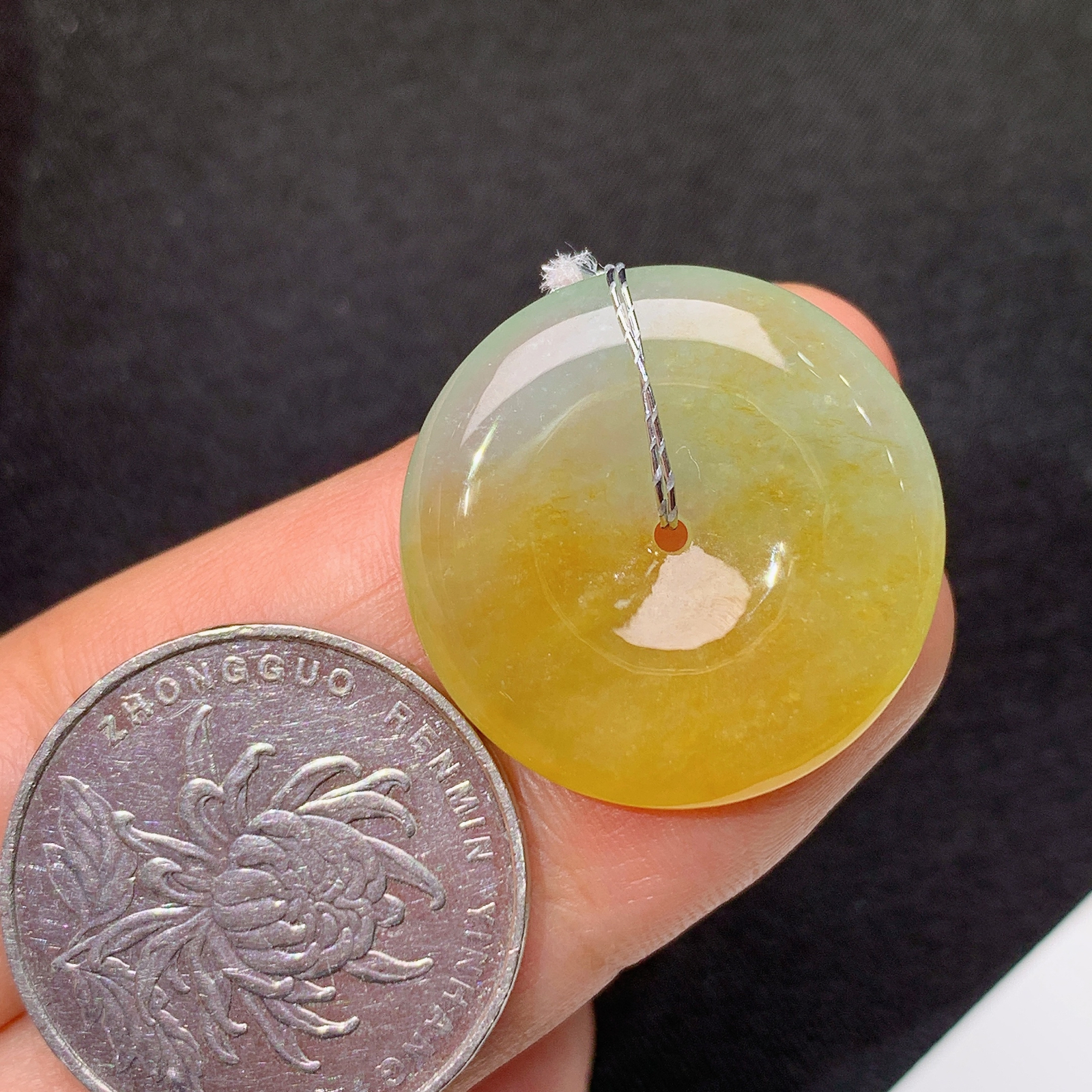 冰黄翡平安扣，冰润鲜艳，玉质细腻，种水足，Qx 尺寸24.7*4.7