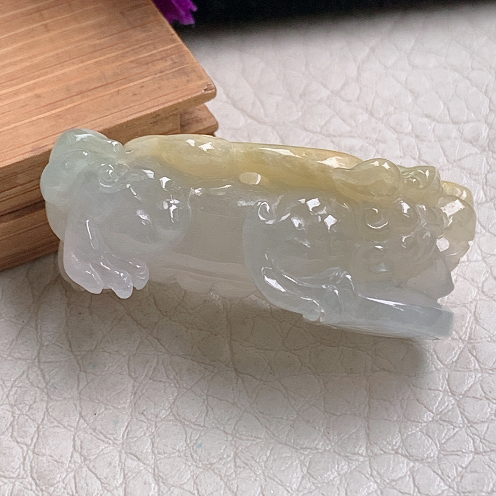 zz3实拍37*14*14.3天然缅甸翡翠冰种俏黄双彩貔貅吊坠 招财瑞兽玉坠