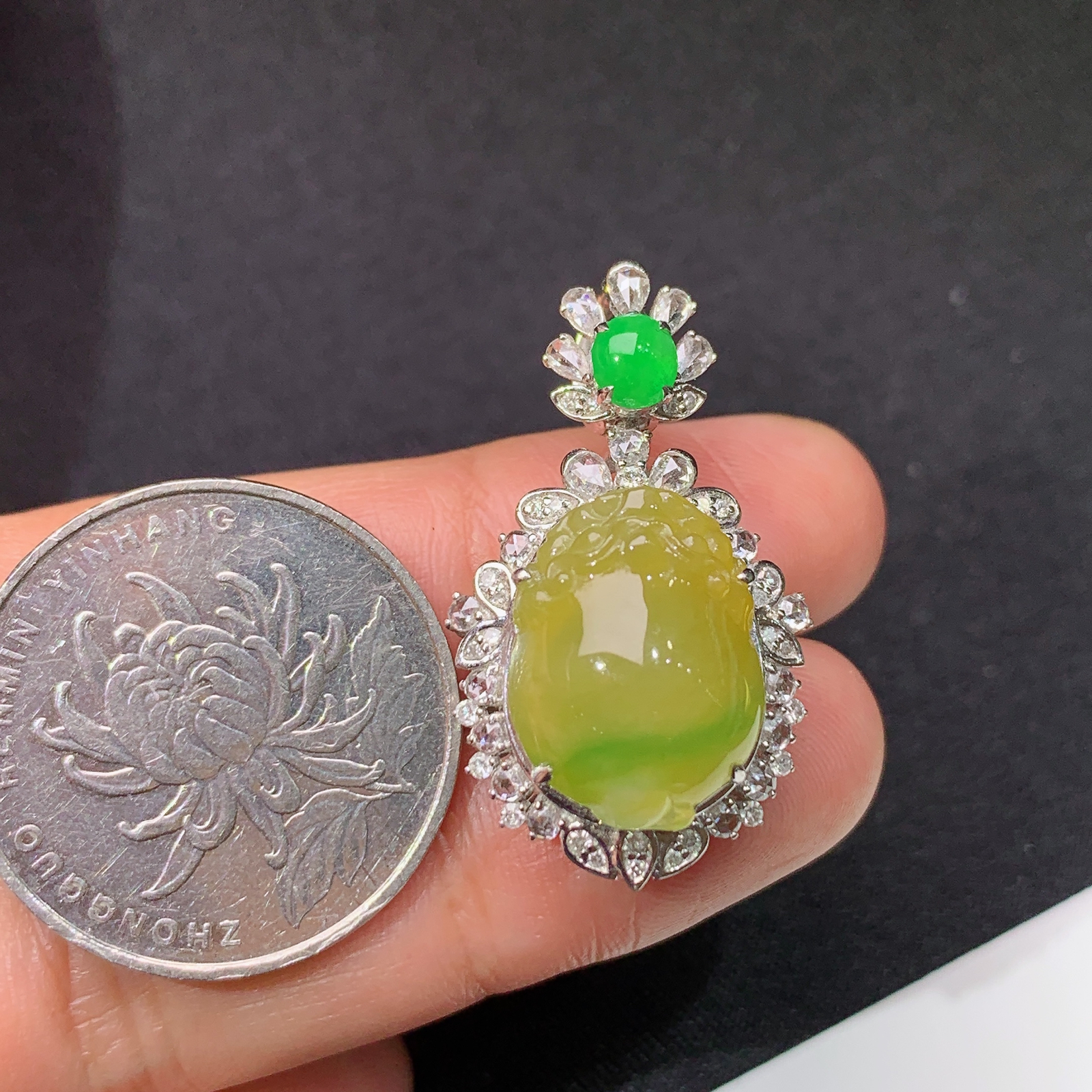 黄翡貔貅吊坠，18k金镶嵌，冰润鲜艳，品相好，种水足，Dd 尺寸30.5*17.8*12.7