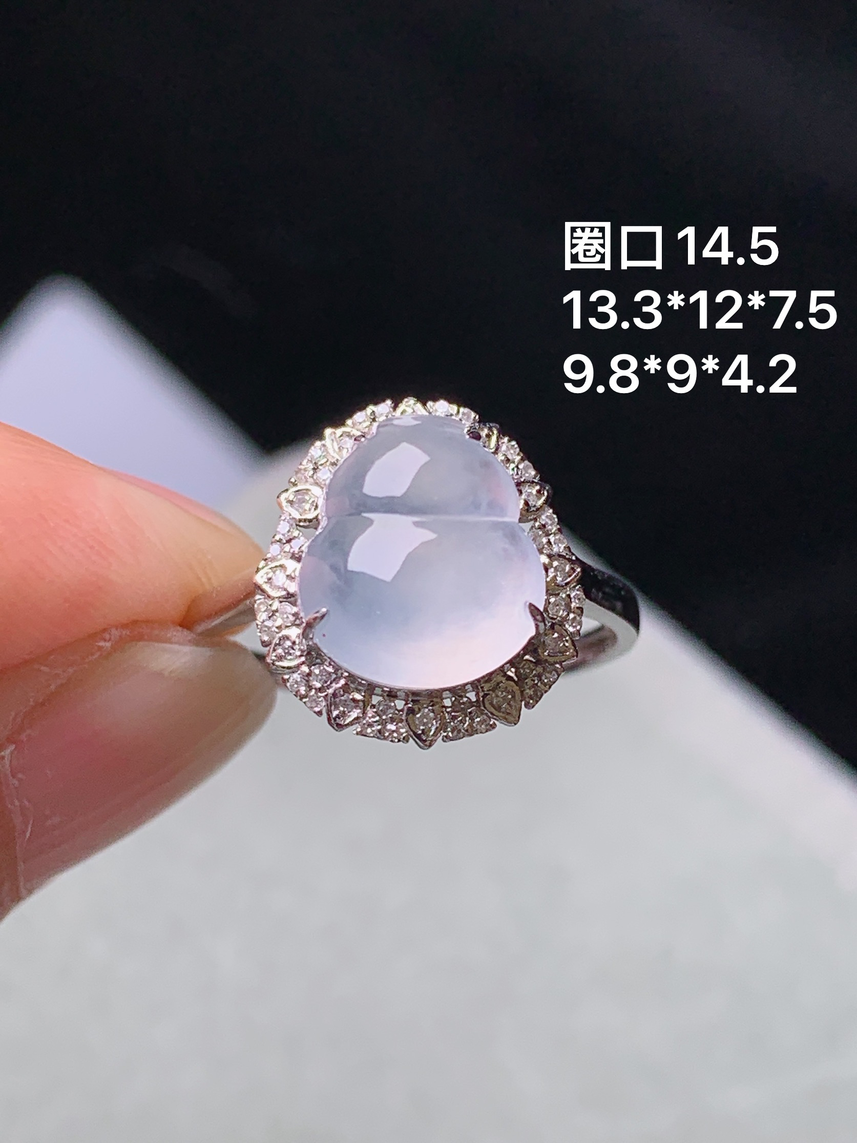 18k金钻镶嵌冰种葫芦戒指 玉质细腻 色泽艳丽清新 水润亮眼 圈口14.5 整体尺寸13.3*12*7.5 yz