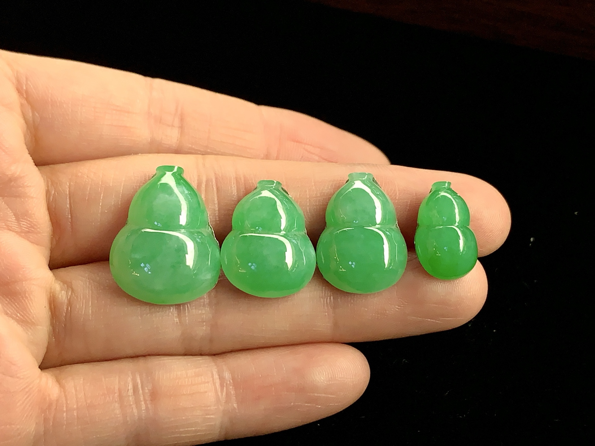 ️ 冰绿葫芦一手，色泽匀净，灵气满满，尺寸20.9×16.1×7.3/14.9×9.6×6.5