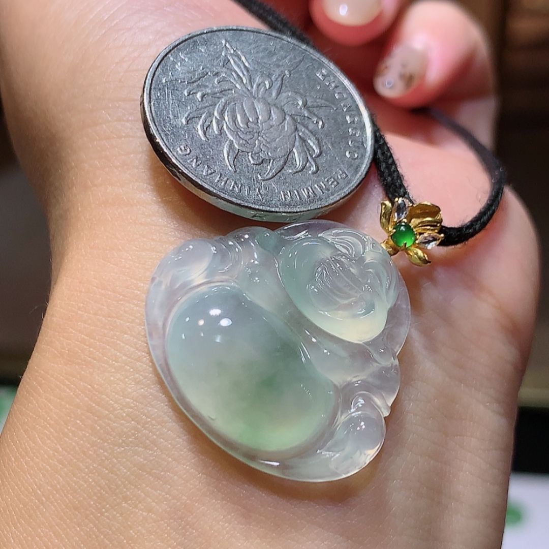 高冰飘花佛公吊坠，种老底子细腻，水润十足，佩戴端庄优雅，货号08430，25.2/27.7/5.7