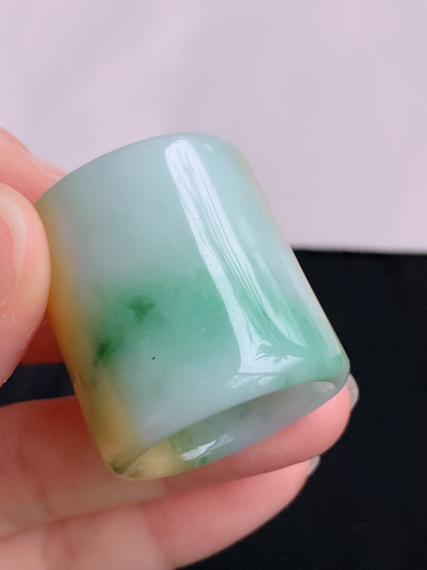 ️，三彩大扳指，细腻特色，尺寸22.6/31.6/3.8，自然光实拍
