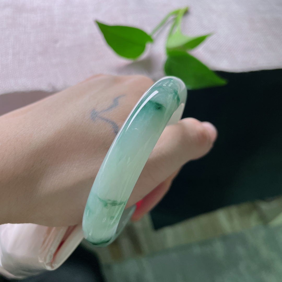 54.9/11.9/8.6飘花正圈，水润细腻，飘逸灵动，婉间风华，无裂，ss49073a