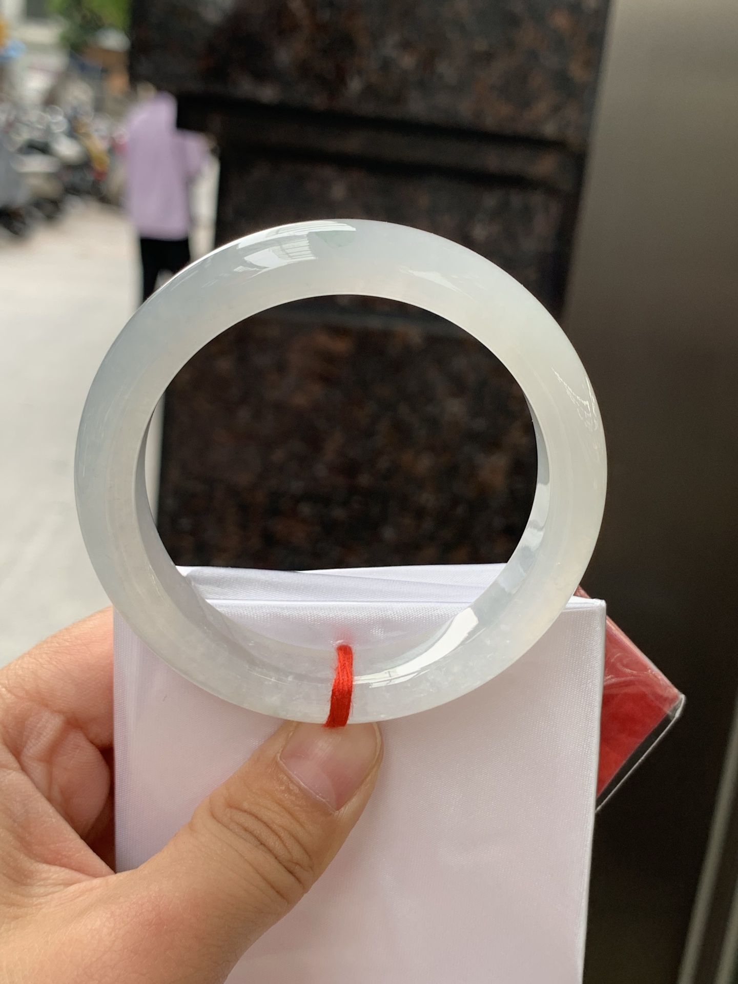 白冰飘花正圈，56-11.8-8.6，0504-N623，打灯棉线，不影响，底妆冰透，蓝花灵动飘逸，勾勒出一幅唯美诗意的山水意境画，古典优雅又秀气