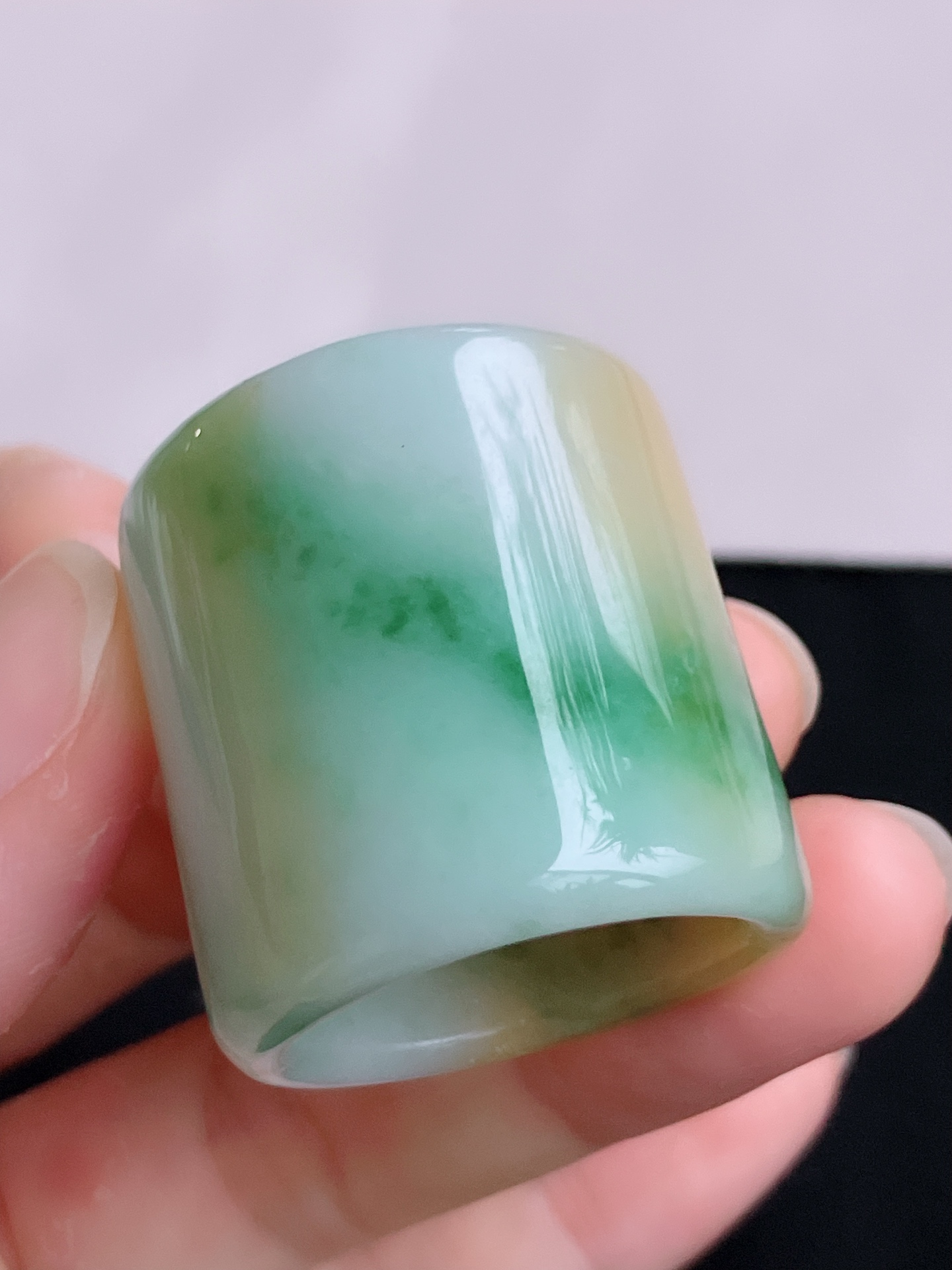 ️，三彩大扳指，细腻特色，尺寸22.6/31.6/3.8，自然光实拍
