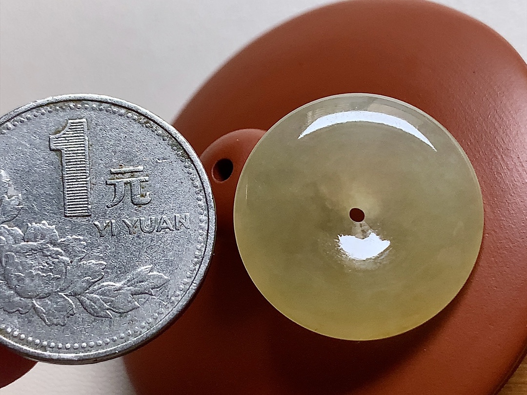 冰种黄翡怀古 色泽金黄漂亮，品相，无裂，尺寸23*4.8