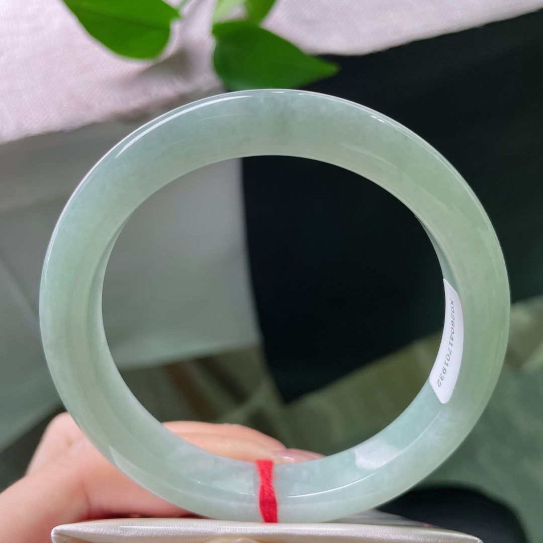 61/11.3/8.5，浅绿底正圈，泥鳅背条形，大圈口，清雅，皮纹，ss55387a
