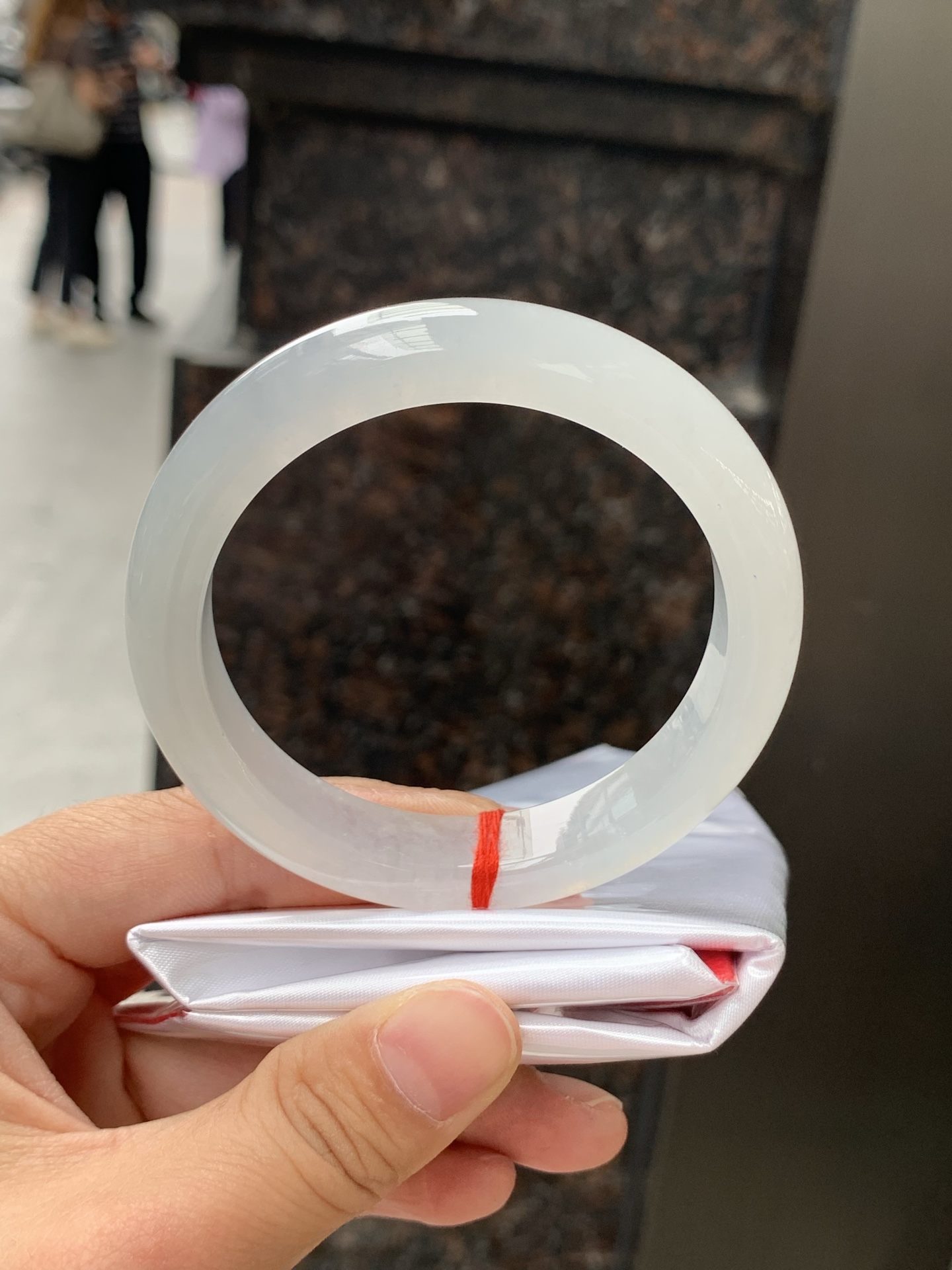 白冰飘花正圈，56-11.8-8.6，0504-N623，打灯棉线，不影响，底妆冰透，蓝花灵动飘逸，勾勒出一幅唯美诗意的山水意境画，古典优雅又秀气