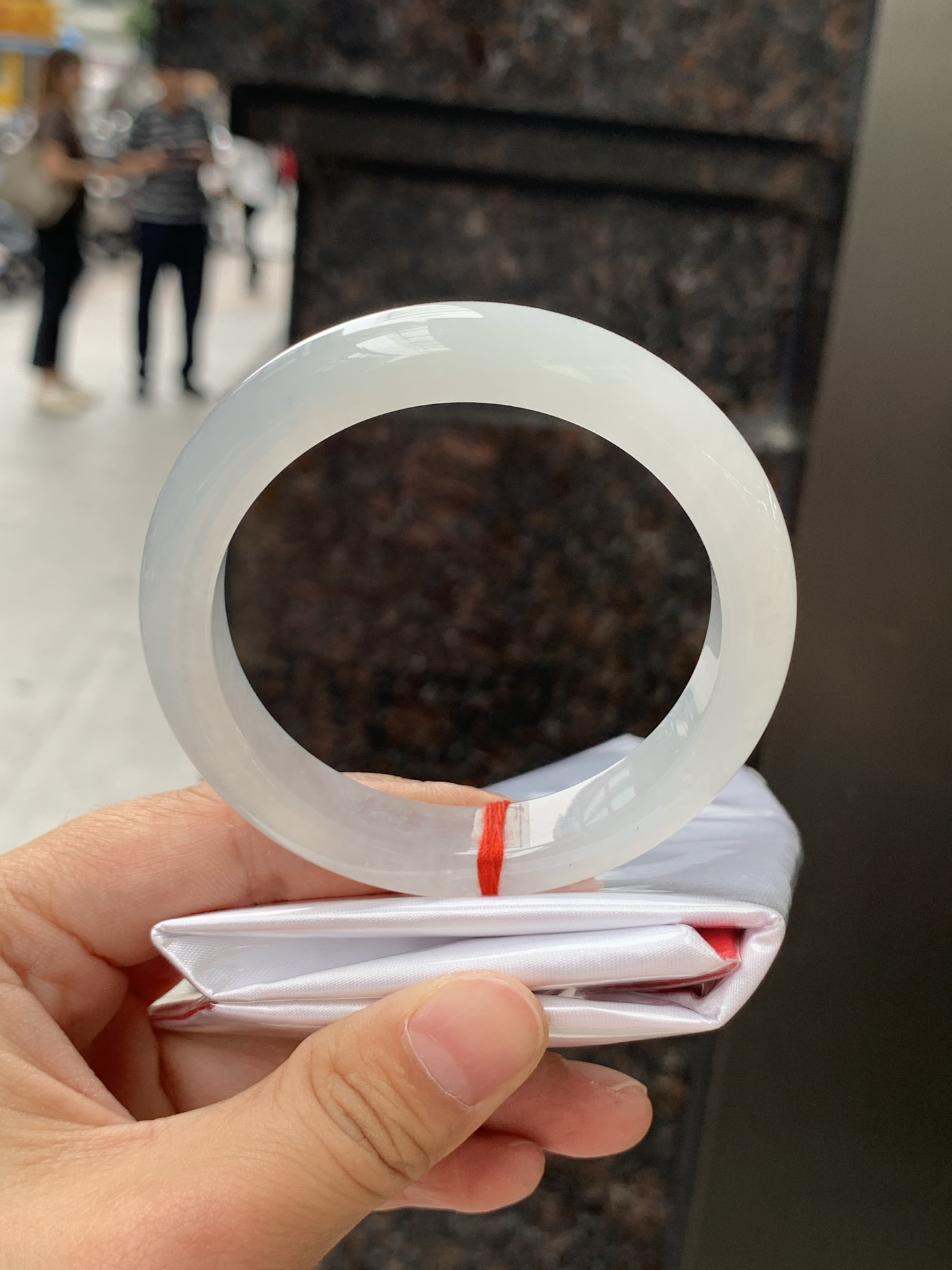 白冰飘花正圈，56-11.8-8.6，0504-N623，打灯棉线，不影响，底妆冰透，蓝花灵动飘逸，勾勒出一幅唯美诗意的山水意境画，古典优雅又秀气
