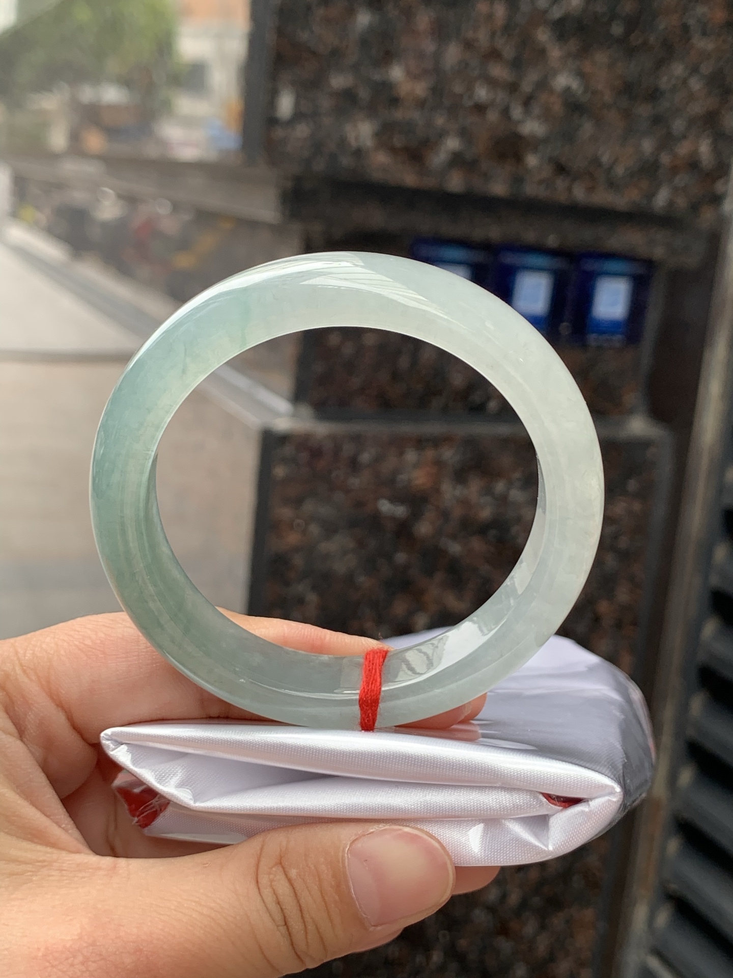 半山水正圈，55.6/12.4/8.5，0504-N621，打灯多处细纹，底妆水润细腻，半山半水天然意境，上手不挑皮，自带清冷感，低调不张扬，越看越有味道